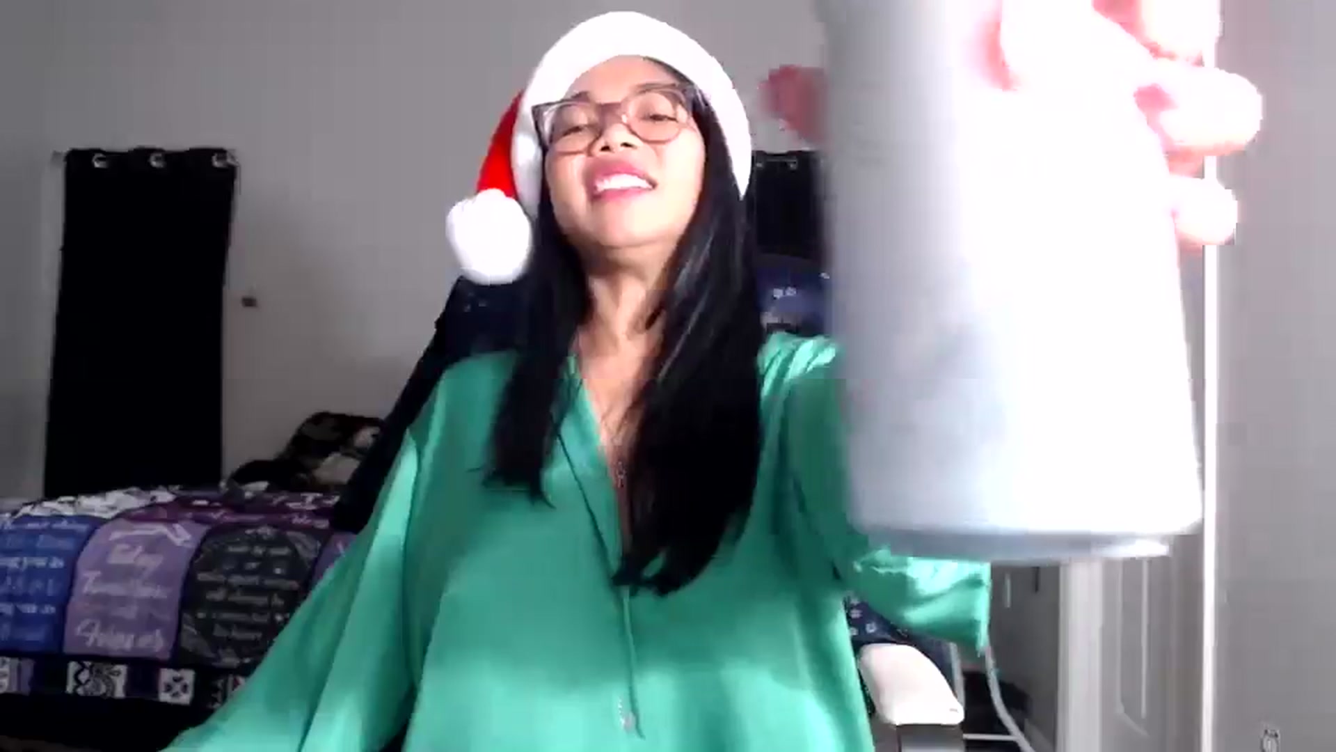 Gallery image thumbnail from Littlekai2025's myfreecams stream on, 12/26/2025, 01:52 image 17 of 20
