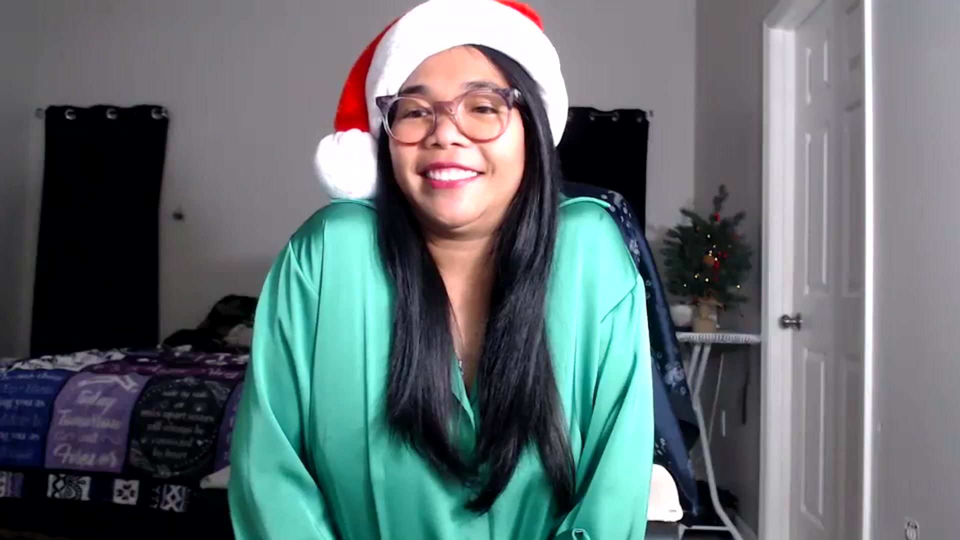 Gallery image thumbnail from Littlekai2025's myfreecams stream on, 12/26/2025, 01:52 image 12 of 20