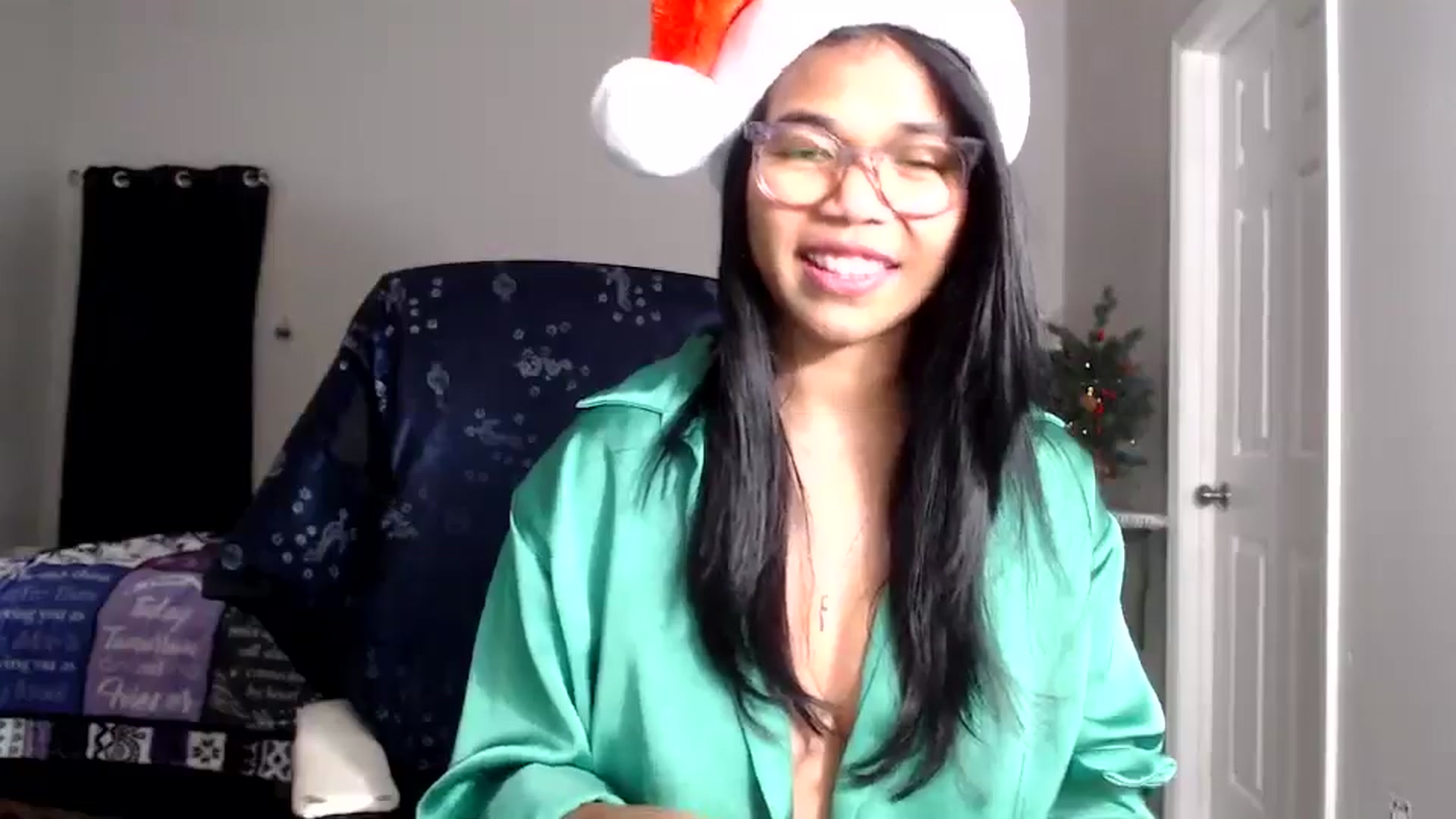Gallery image thumbnail from Littlekai2025's myfreecams stream on, 12/26/2025, 02:49 image 15 of 20