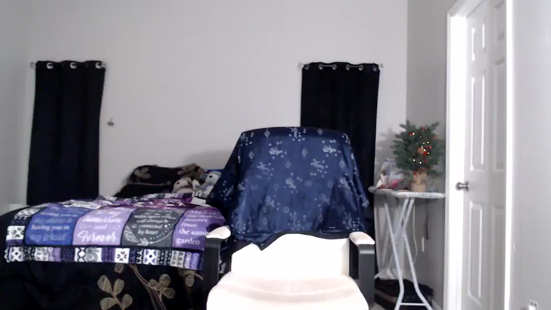 Gallery image thumbnail from Littlekai2025's myfreecams stream on, 12/27/2025, 01:06 image 13 of 20