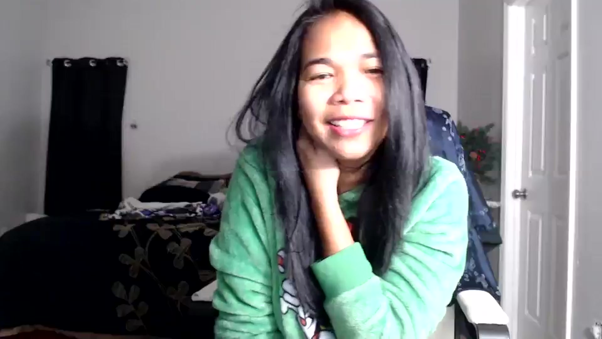 Gallery image thumbnail from Littlekai2025's myfreecams stream on, 12/28/2025, 06:39 image 14 of 20