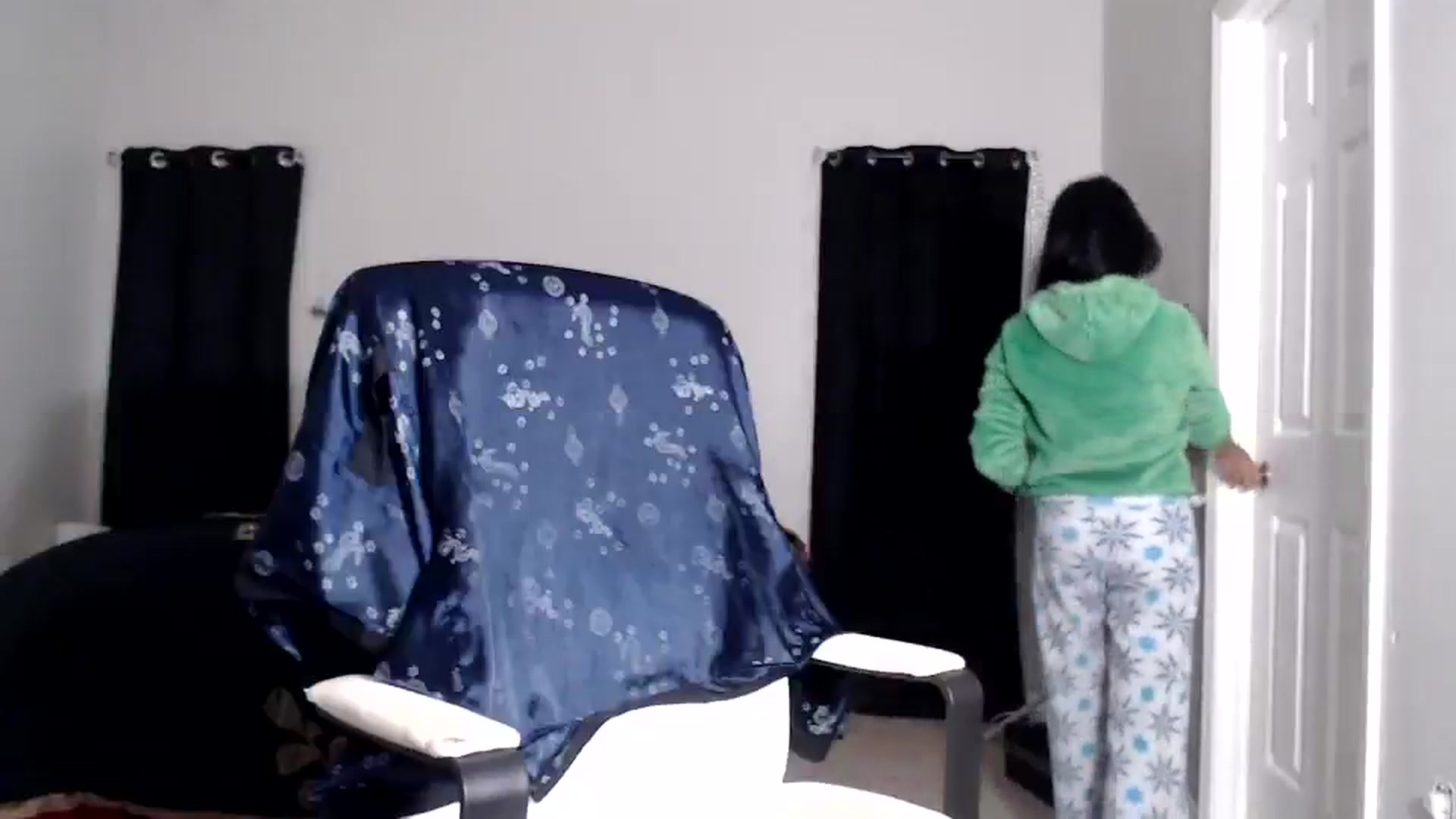 Gallery image thumbnail from Littlekai2025's myfreecams stream on, 12/28/2025, 06:39 image 10 of 20