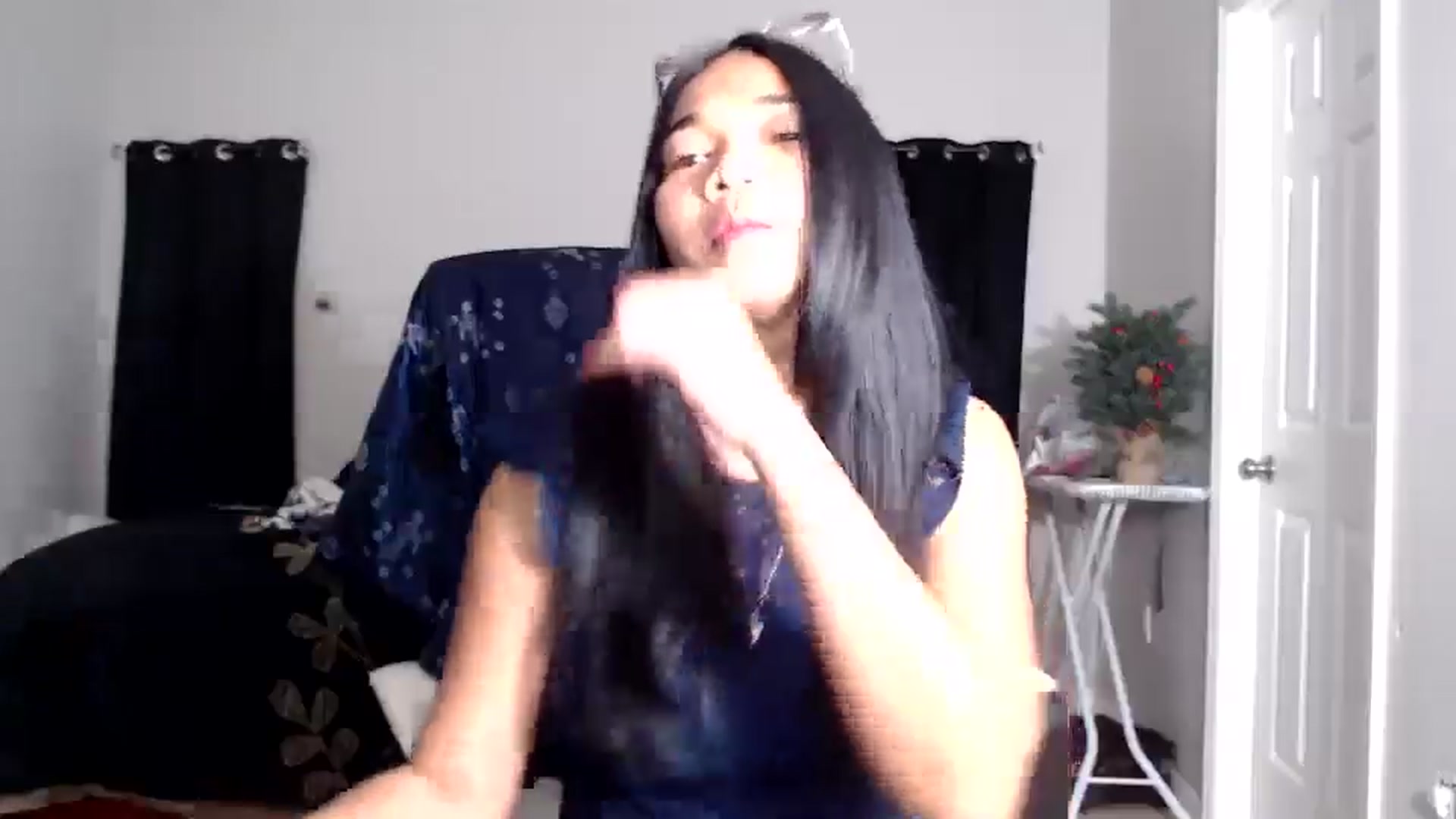 Gallery image thumbnail from Littlekai2025's myfreecams stream on, 12/28/2025, 06:39 image 2 of 20