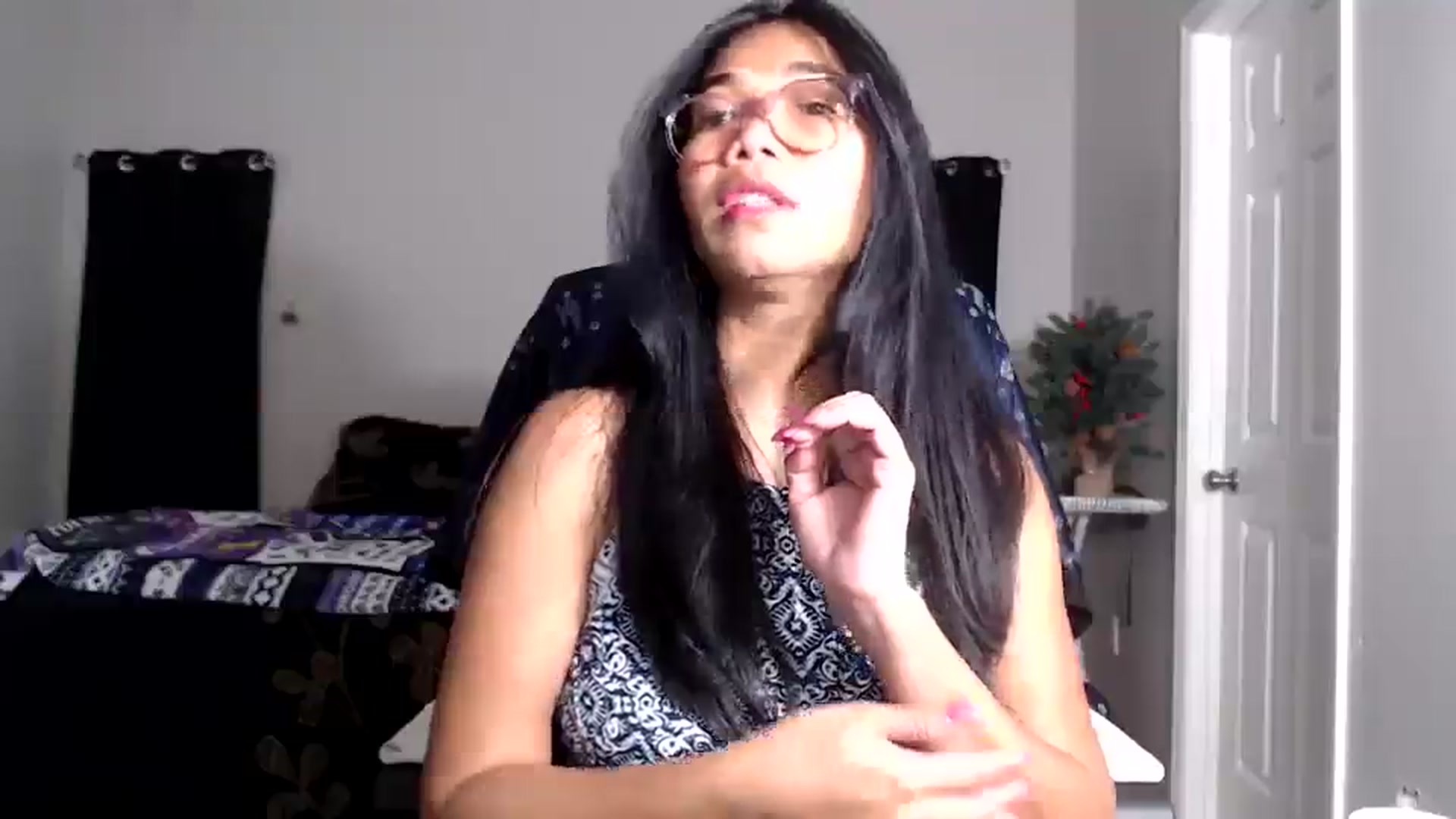 Gallery image thumbnail from Littlekai2025's myfreecams stream on, 12/29/2025, 05:55 image 9 of 20