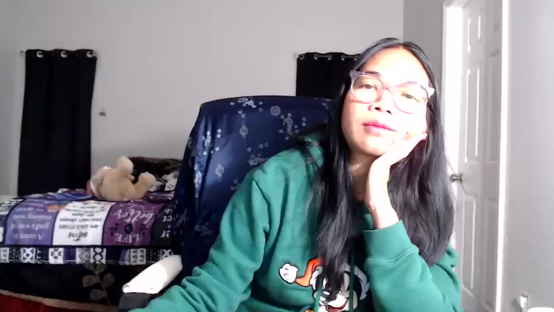 Gallery image thumbnail from Littlekai2025's myfreecams stream on, 12/31/2025, 02:43 image 10 of 20