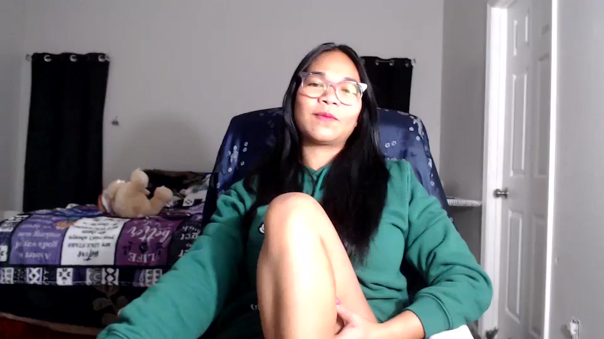 Gallery image thumbnail from Littlekai2025's myfreecams stream on, 12/31/2025, 02:43 image 6 of 20