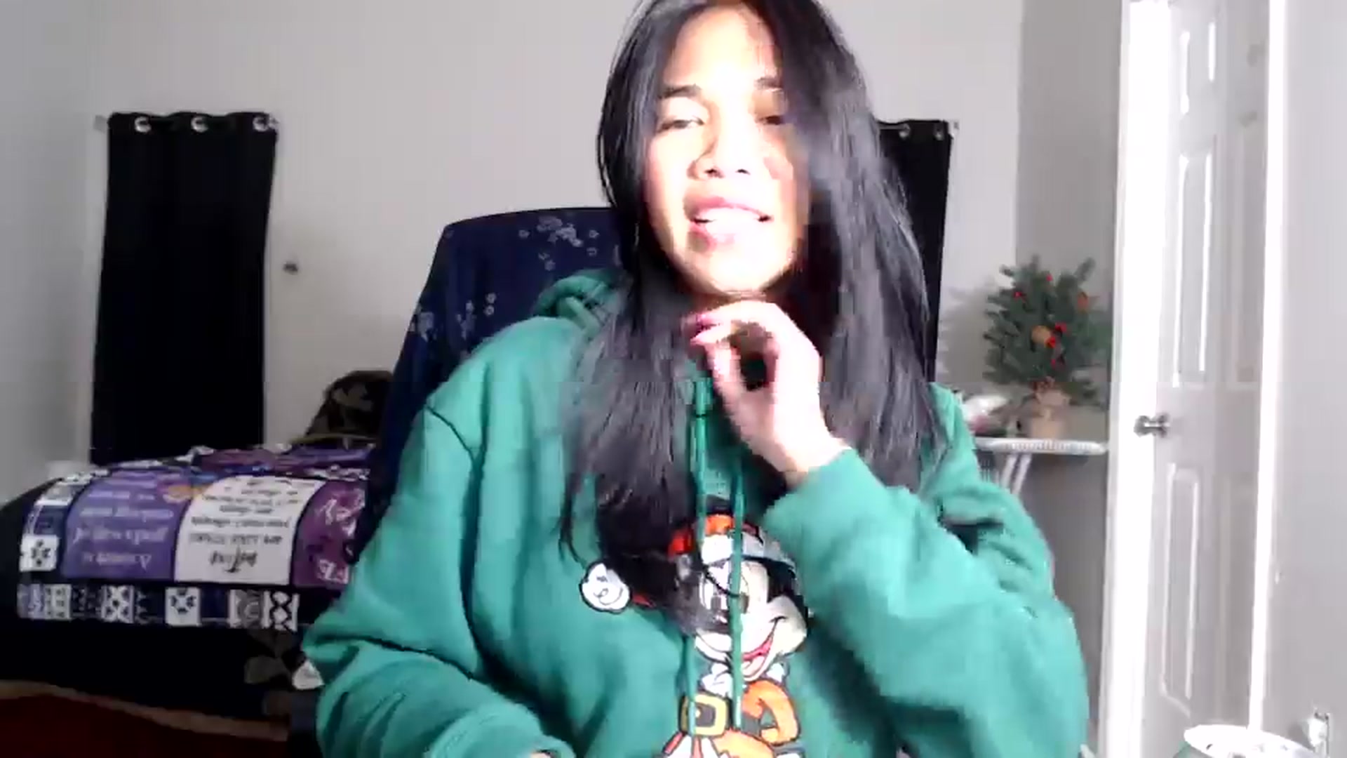 Gallery image thumbnail from Littlekai2025's myfreecams stream on, 12/31/2025, 04:38 image 15 of 20