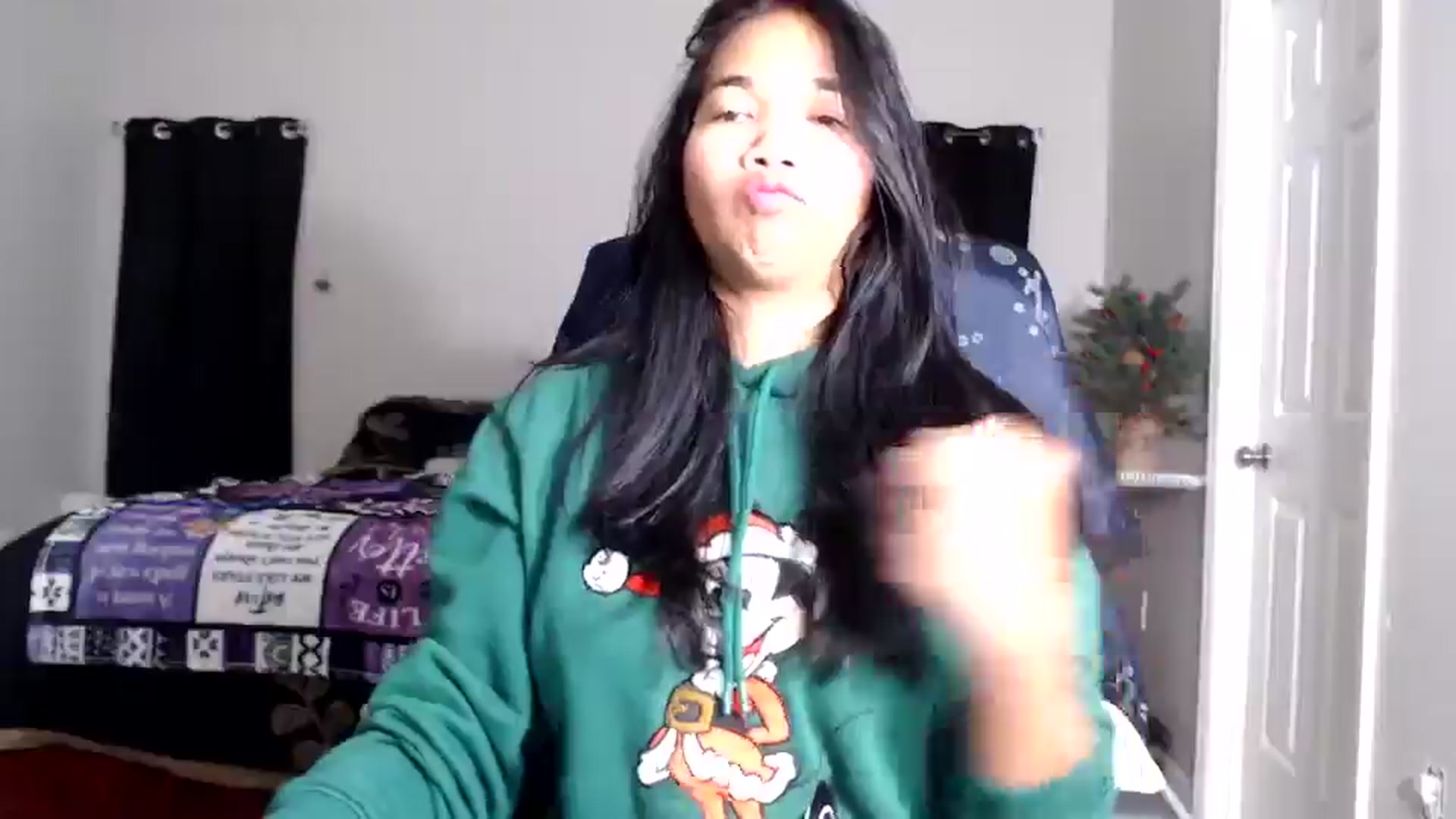 Gallery image thumbnail from Littlekai2025's myfreecams stream on, 12/31/2025, 04:38 image 9 of 20