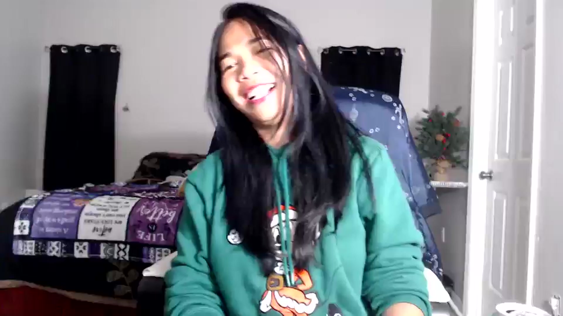 Gallery image thumbnail from Littlekai2025's myfreecams stream on, 12/31/2025, 04:38 image 4 of 20