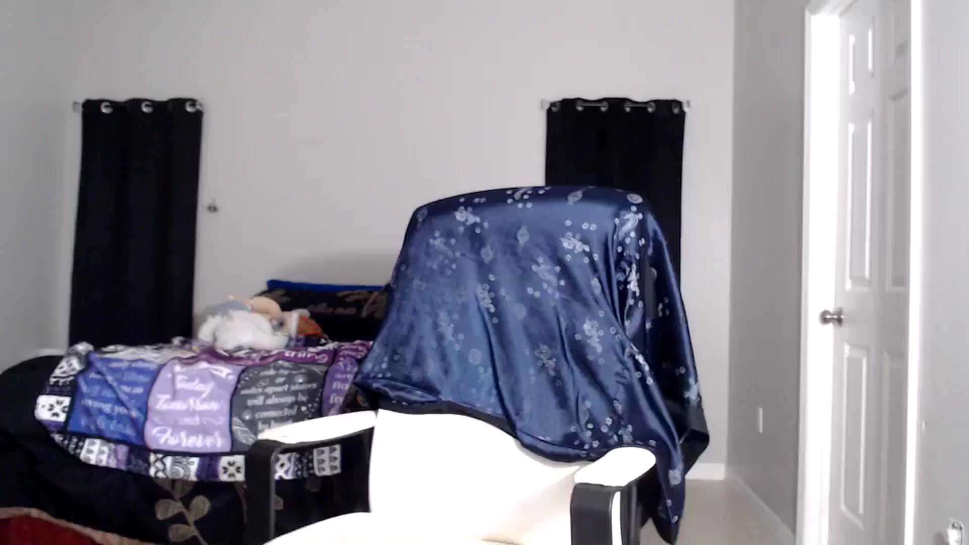 Gallery image thumbnail from Littlekai2025's myfreecams stream on, 01/05/2026, 01:57 image 12 of 20