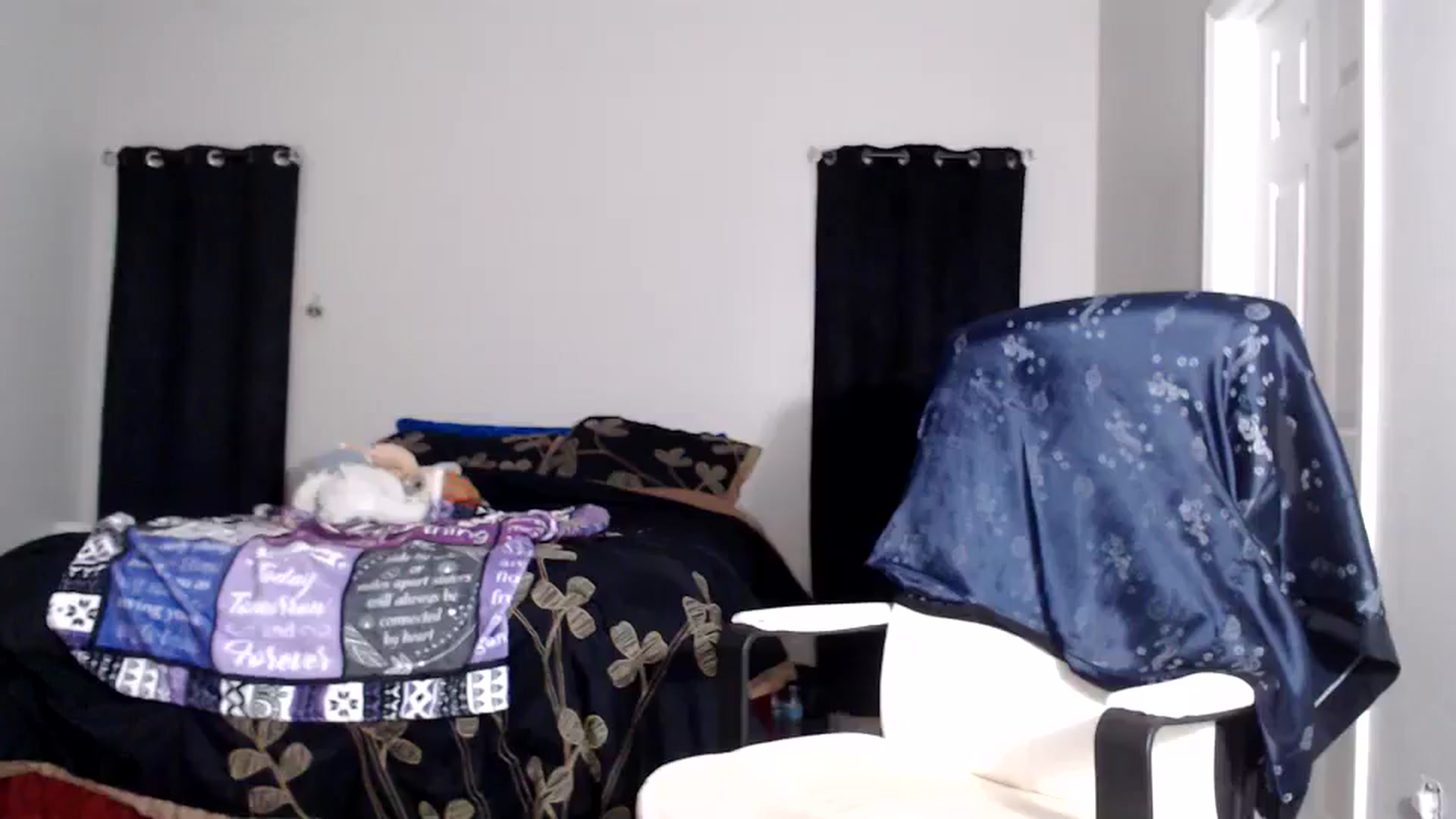 Gallery image thumbnail from Littlekai2025's myfreecams stream on, 01/05/2026, 05:38 image 10 of 20