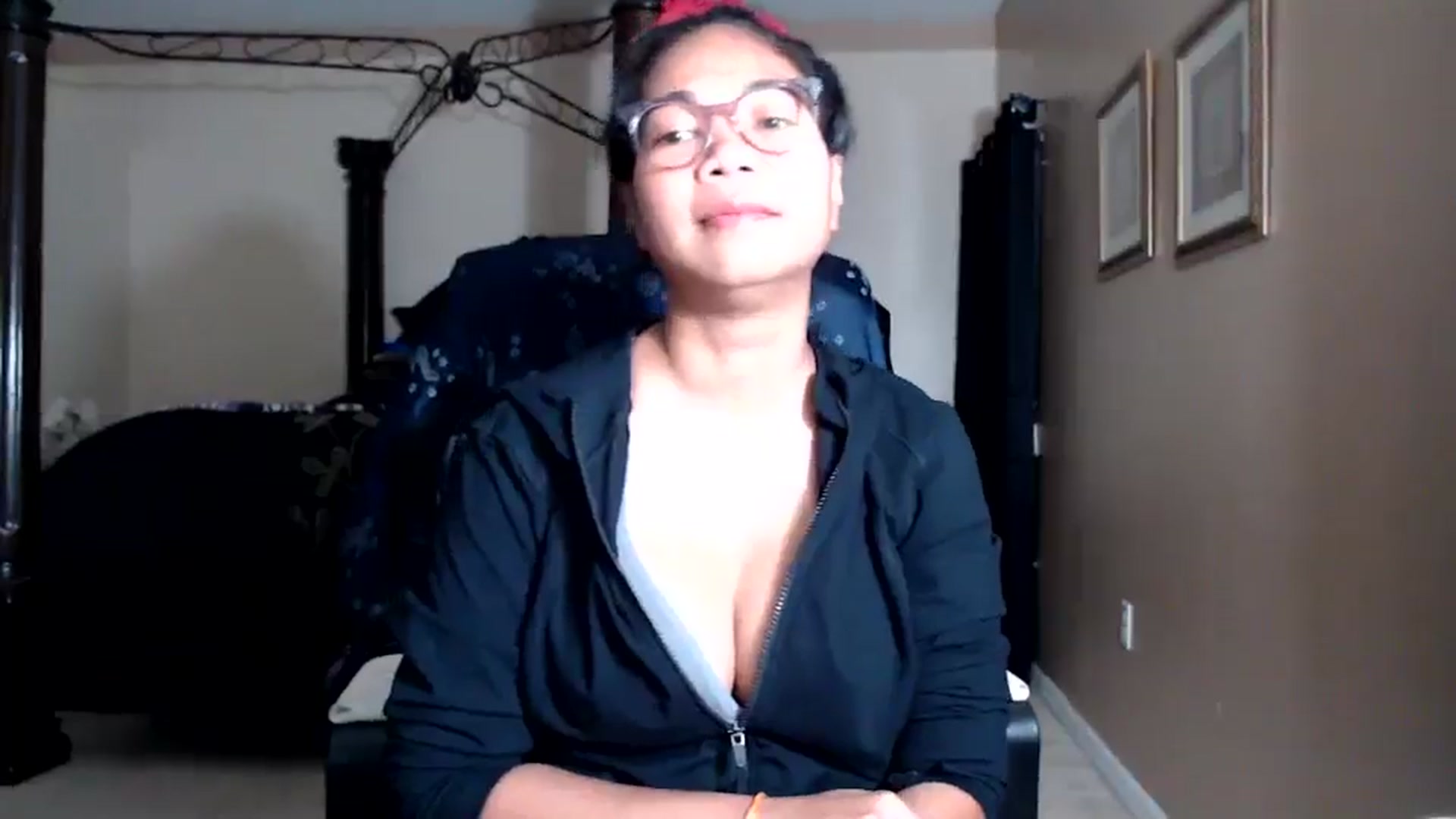 Gallery image thumbnail from Littlekai2030's myfreecams stream on, 03/12/2026, 03:14 image 12 of 20