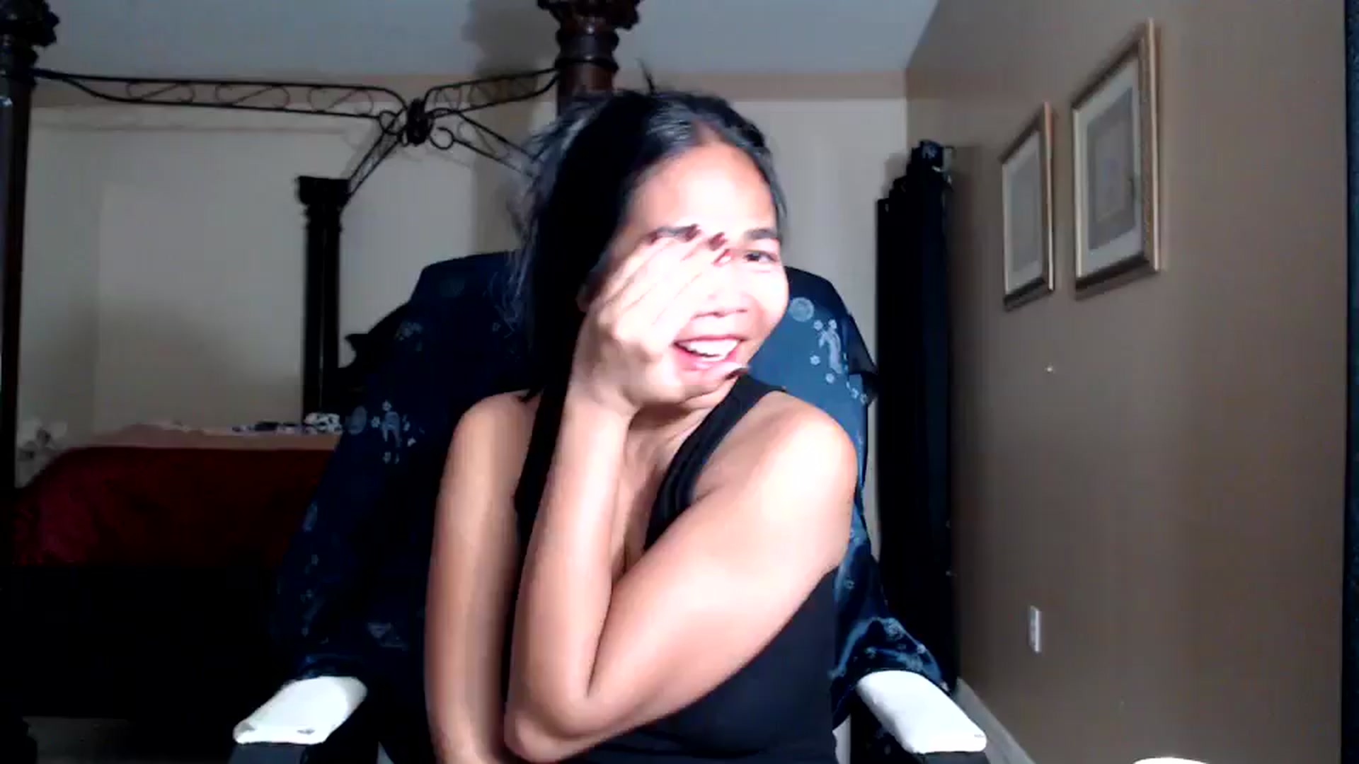 Gallery image thumbnail from Littlekai2030's myfreecams stream on, 04/01/2026, 02:46 image 11 of 20