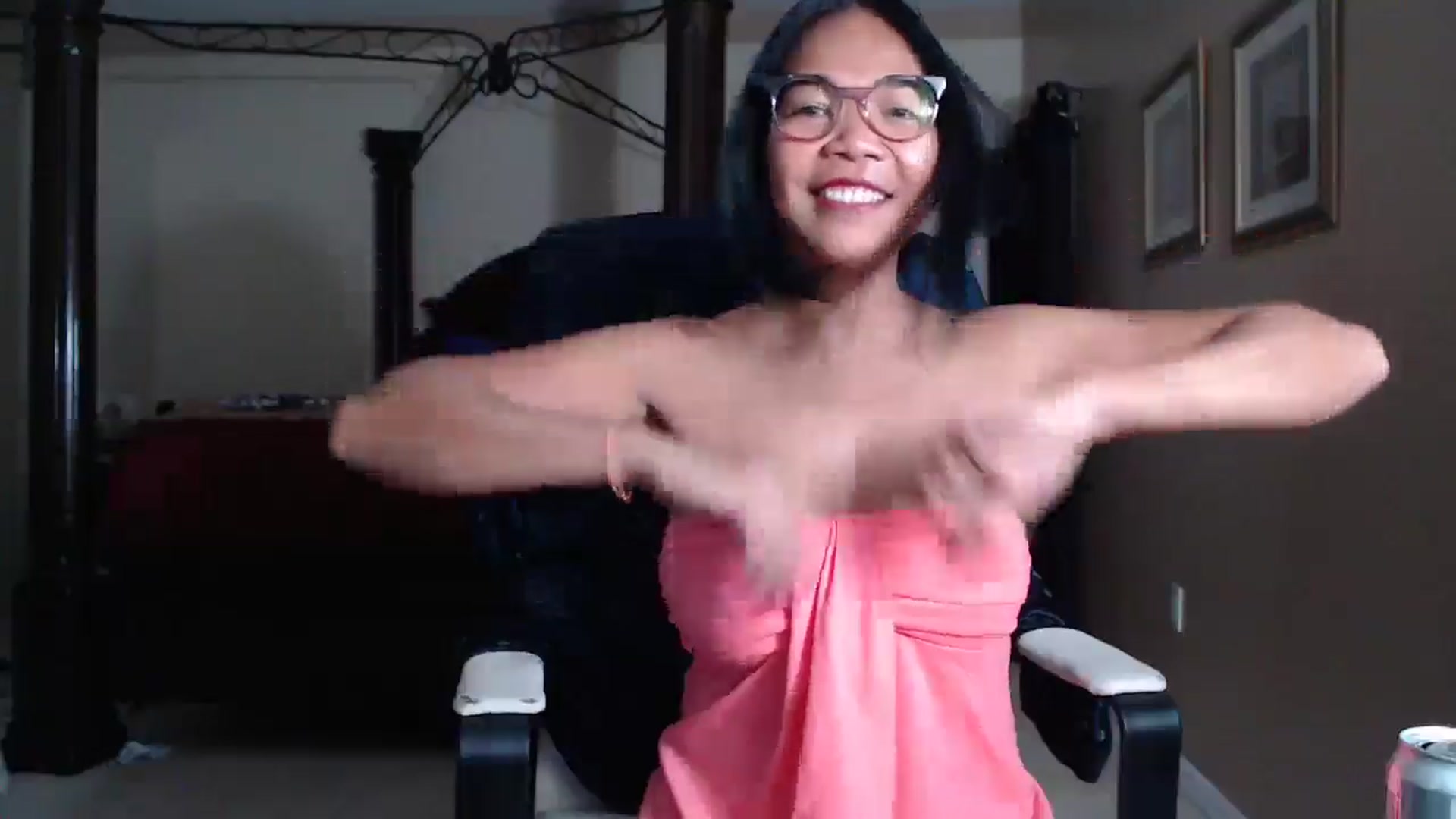 Gallery image thumbnail from Littlekai2030's myfreecams stream on, 04/12/2026, 04:08 image 7 of 20