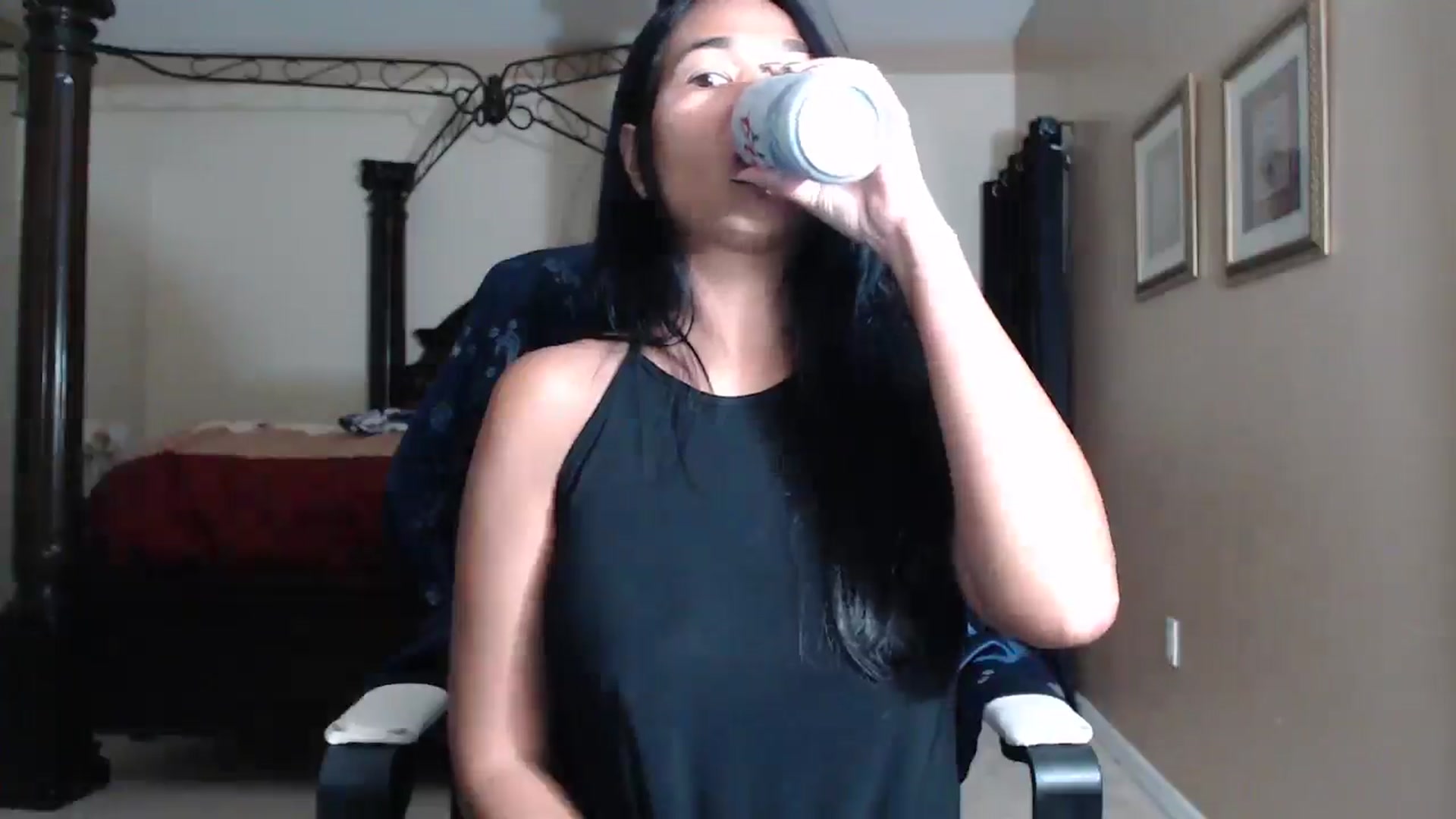 Gallery image thumbnail from Littlekai2030's myfreecams stream on, 04/17/2026, 03:23 image 18 of 20