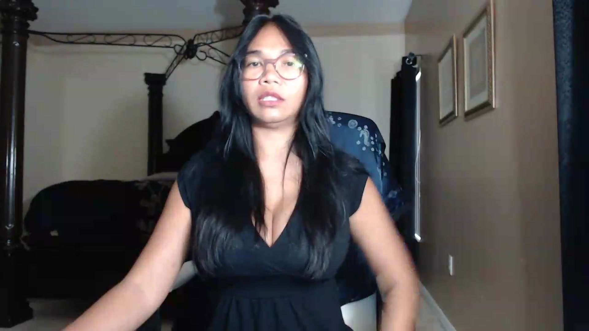 Gallery image thumbnail from Littlekai2030's myfreecams stream on, 06/19/2026, 24:01 image 17 of 20