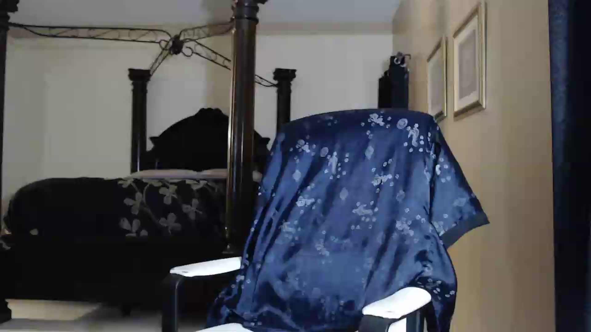 Gallery image thumbnail from Littlekai2030's myfreecams stream on, 06/19/2026, 02:38 image 1 of 20