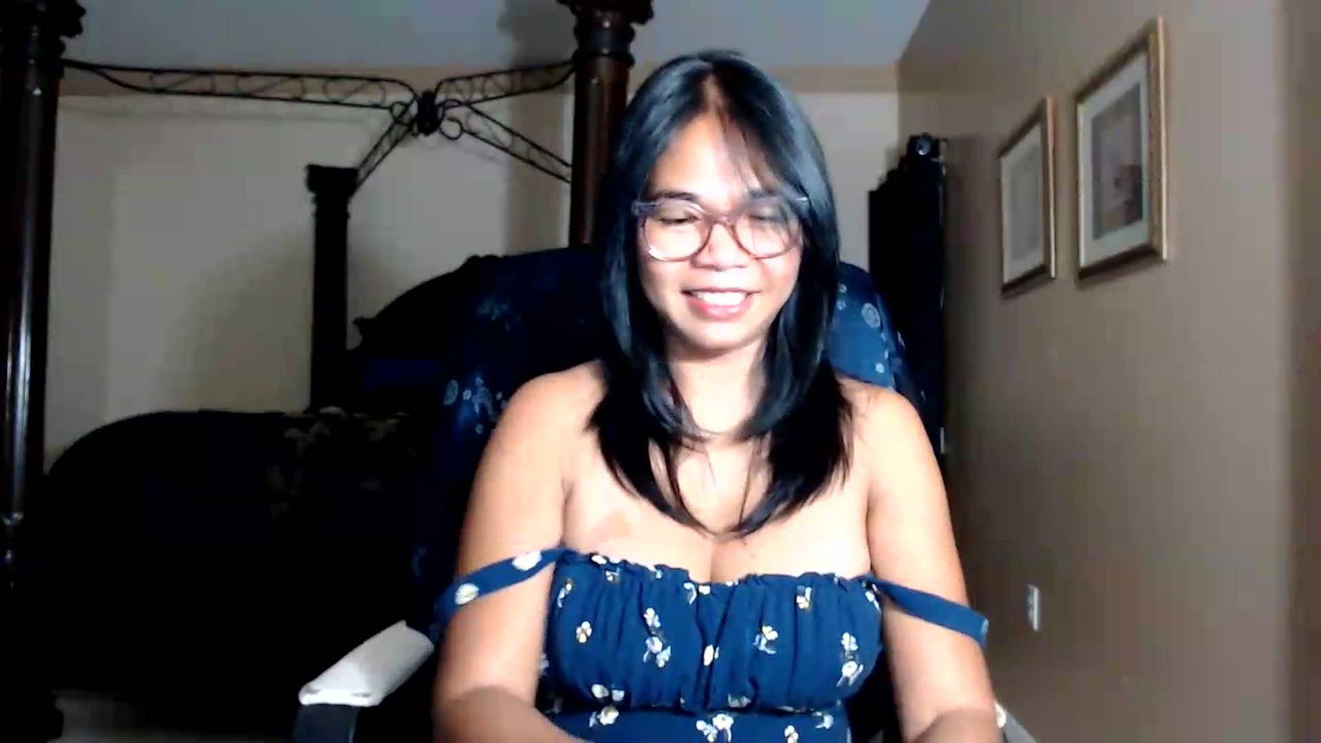 Gallery image thumbnail from Littlekai2030's myfreecams stream on, 08/21/2026, 01:20 image 12 of 20