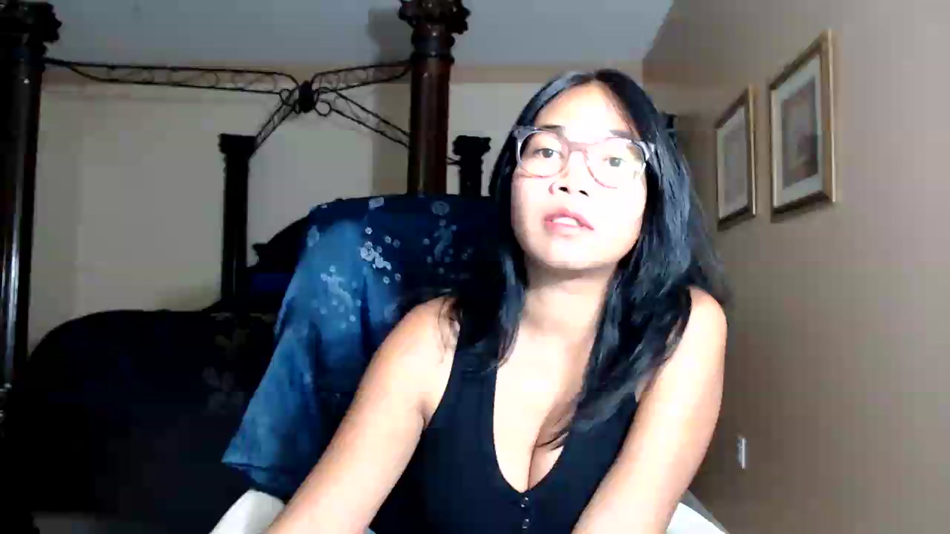 Gallery image thumbnail from Littlekai2030's myfreecams stream on, 08/27/2026, 01:57 image 9 of 20