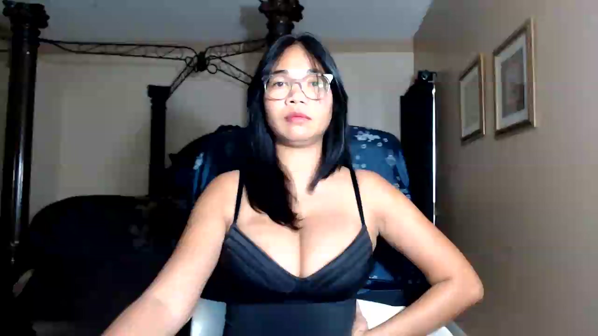 Gallery image thumbnail from Littlekai2030's myfreecams stream on, 08/29/2026, 24:02 image 1 of 20