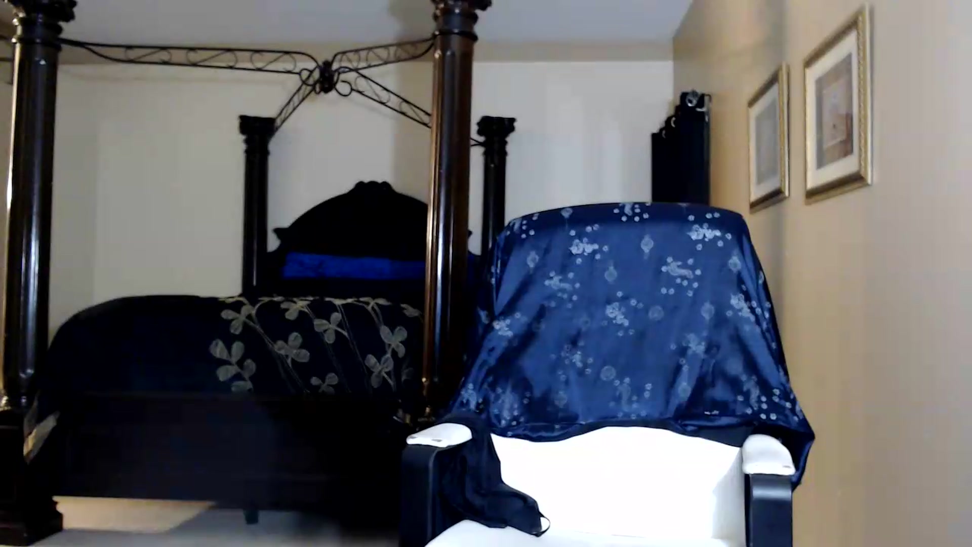 Gallery image thumbnail from Littlekai2030's myfreecams stream on, 08/29/2026, 01:21 image 15 of 20