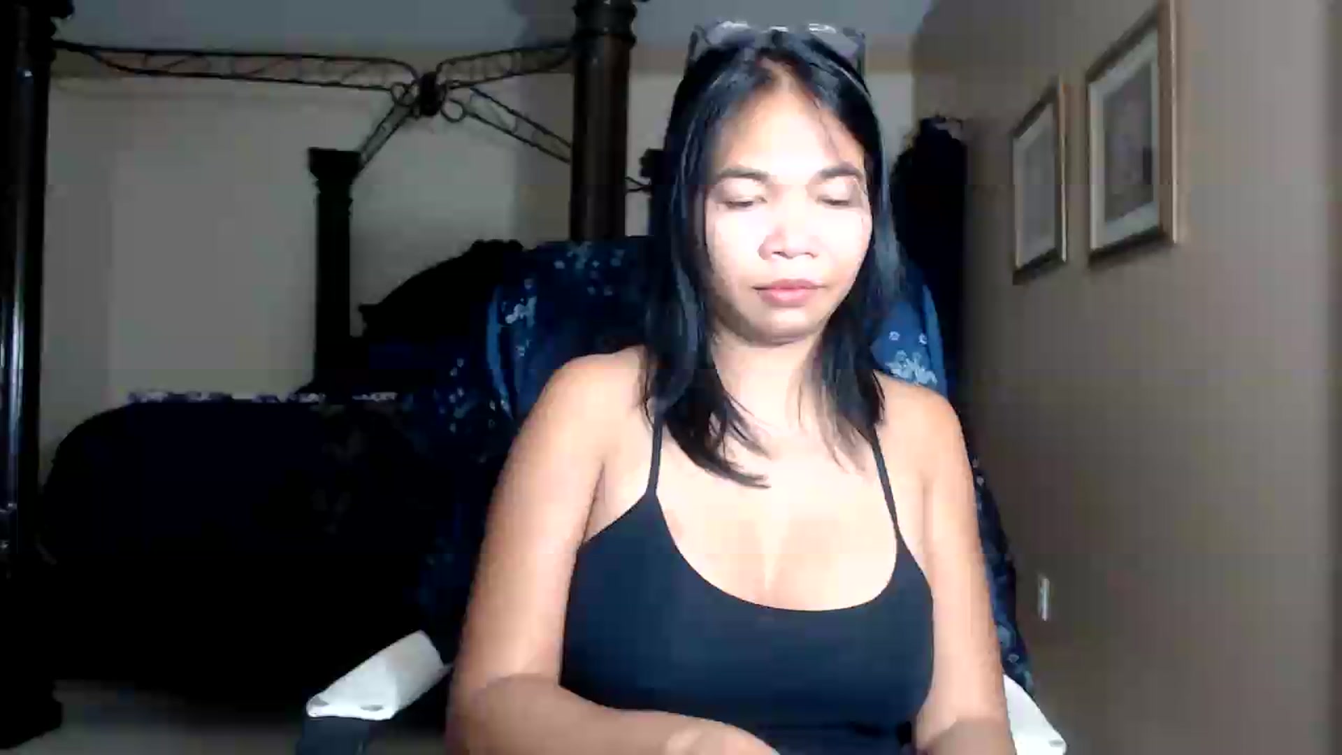 Gallery image thumbnail from Littlekai2030's myfreecams stream on, 09/09/2026, 03:51 image 12 of 20