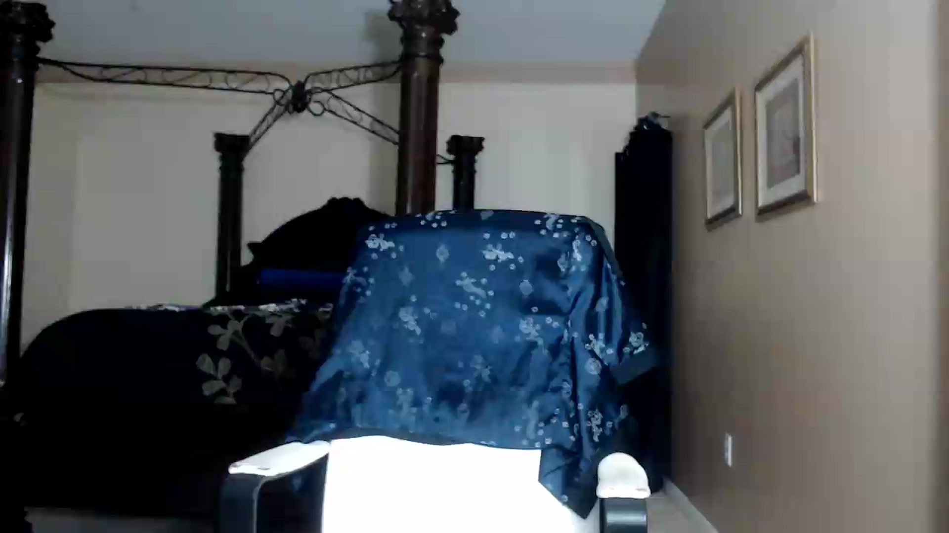 Gallery image thumbnail from Littlekai2030's myfreecams stream on, 09/19/2026, 01:56 image 10 of 20