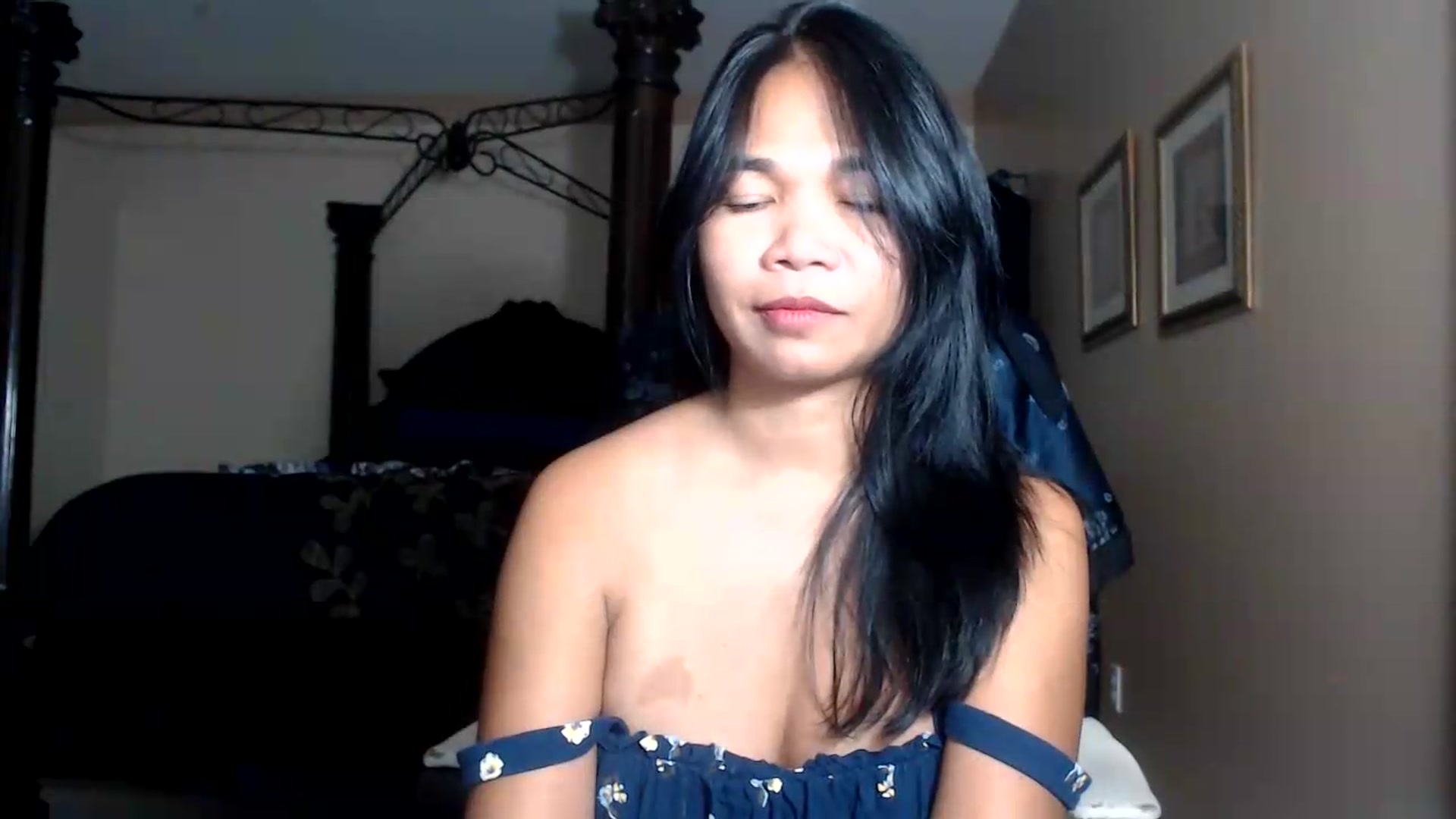 Gallery image thumbnail from Littlekai2030's myfreecams stream on, 09/19/2026, 03:37 image 8 of 20