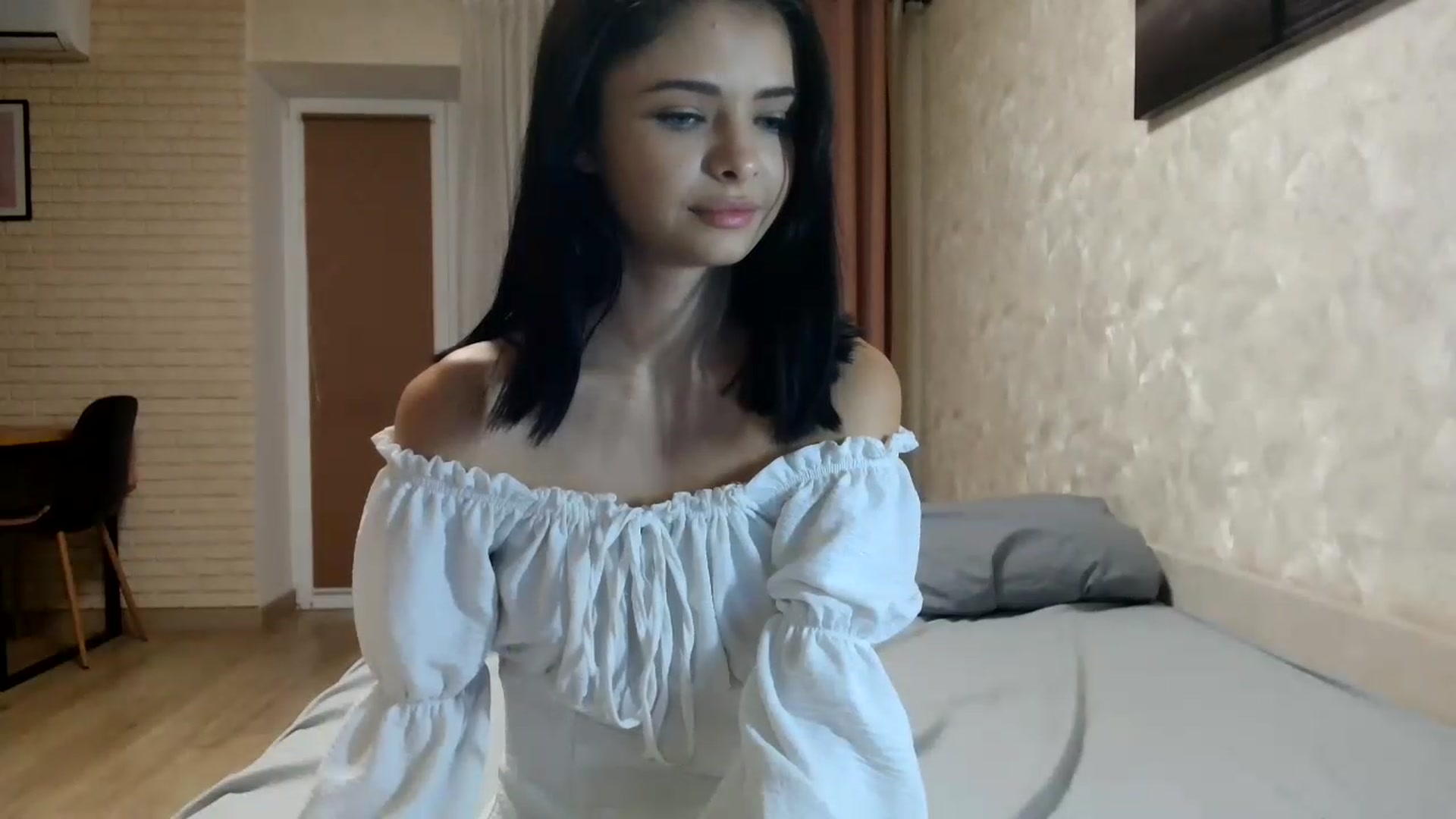 Gallery image thumbnail from Littlekitty19's myfreecams stream on, 08/31/2026, 24:44 image 6 of 20
