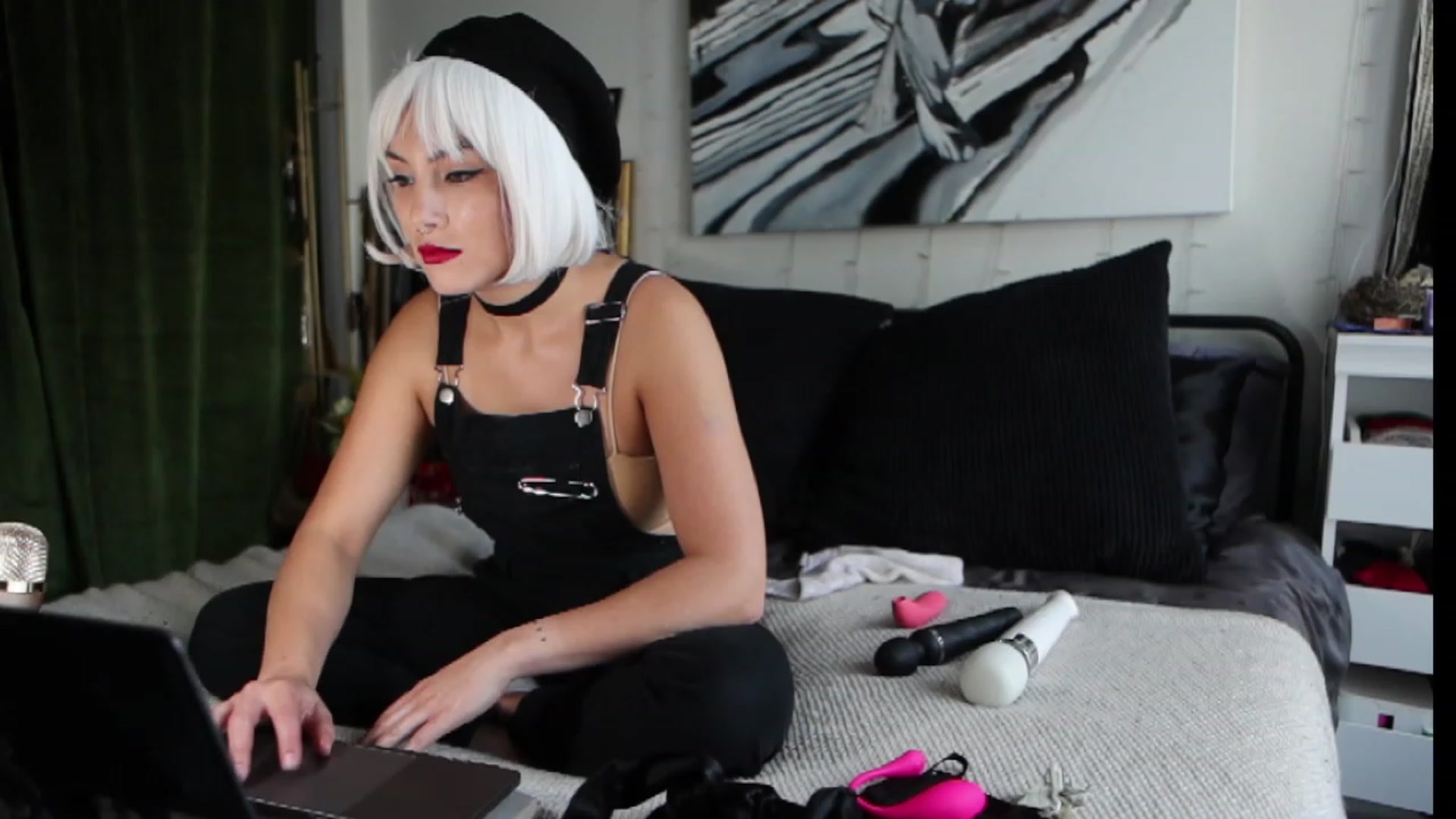 Gallery image thumbnail from Littleminx's myfreecams stream on, 04/18/2023, 01:58 image 5 of 20