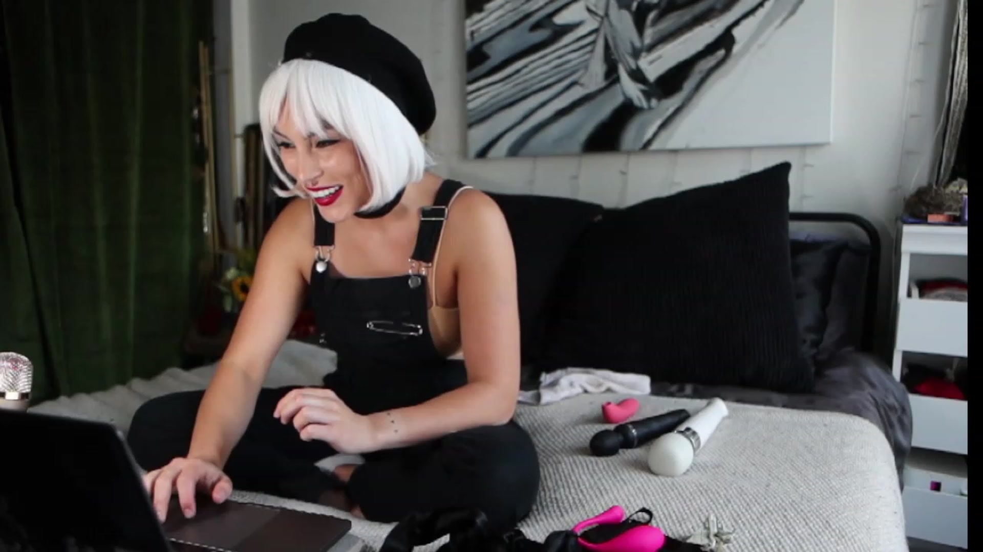 Gallery image thumbnail from Littleminx's myfreecams stream on, 04/18/2023, 01:58 image 6 of 20