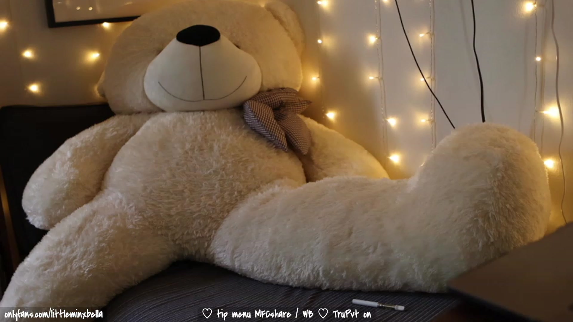 Gallery image thumbnail from Littleminx's myfreecams stream on, 07/18/2023, 03:07 image 12 of 20