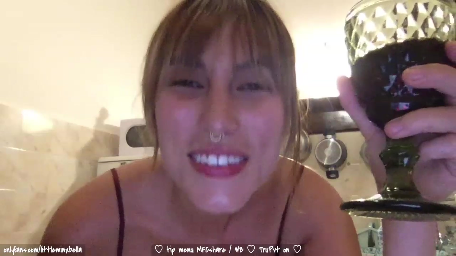 Gallery image thumbnail from Littleminx's myfreecams stream on, 09/18/2023, 20:33 image 6 of 20