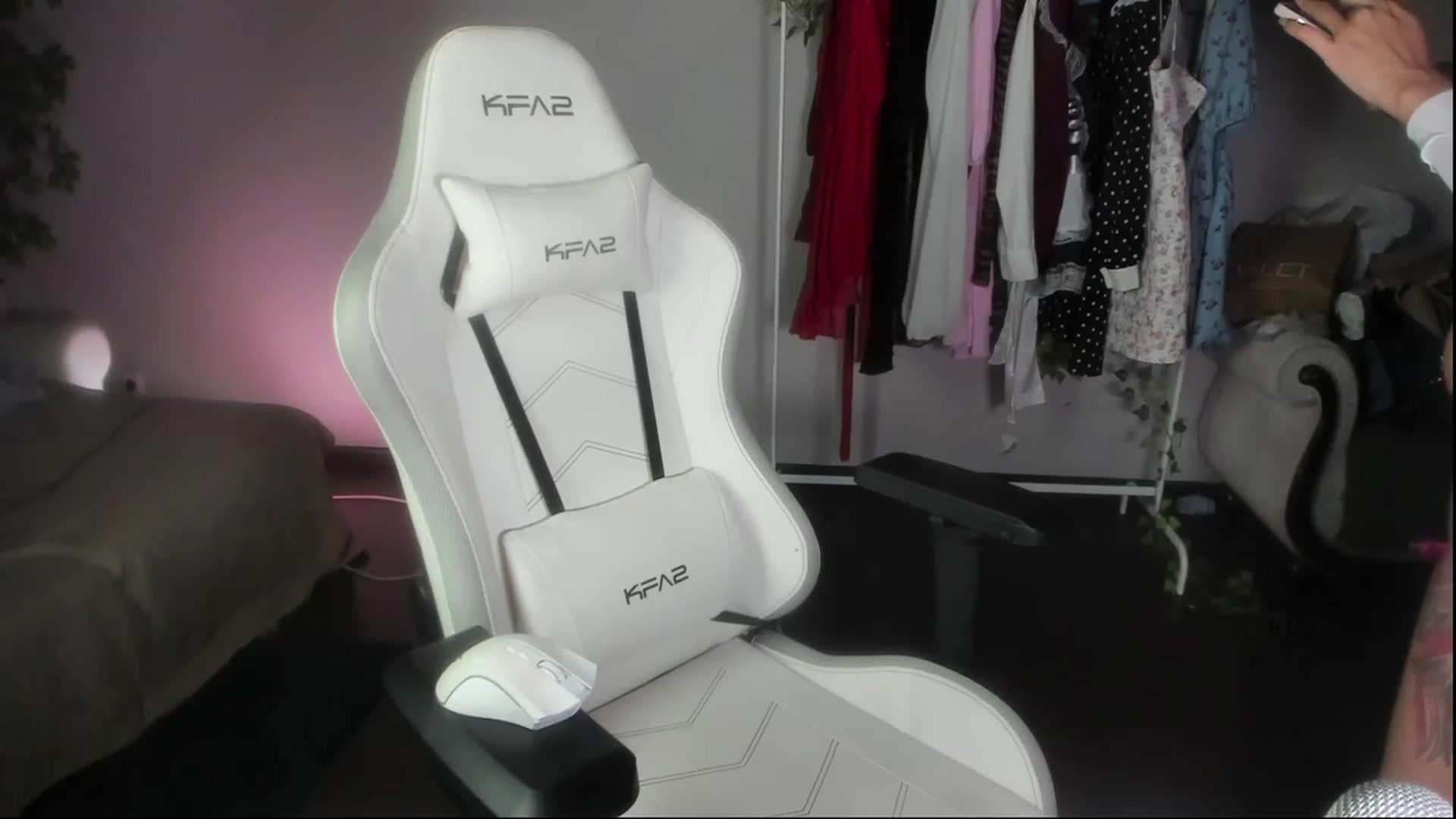 Gallery image thumbnail from Littlewetgirl's myfreecams stream on, 07/06/2023, 14:35 image 1 of 20
