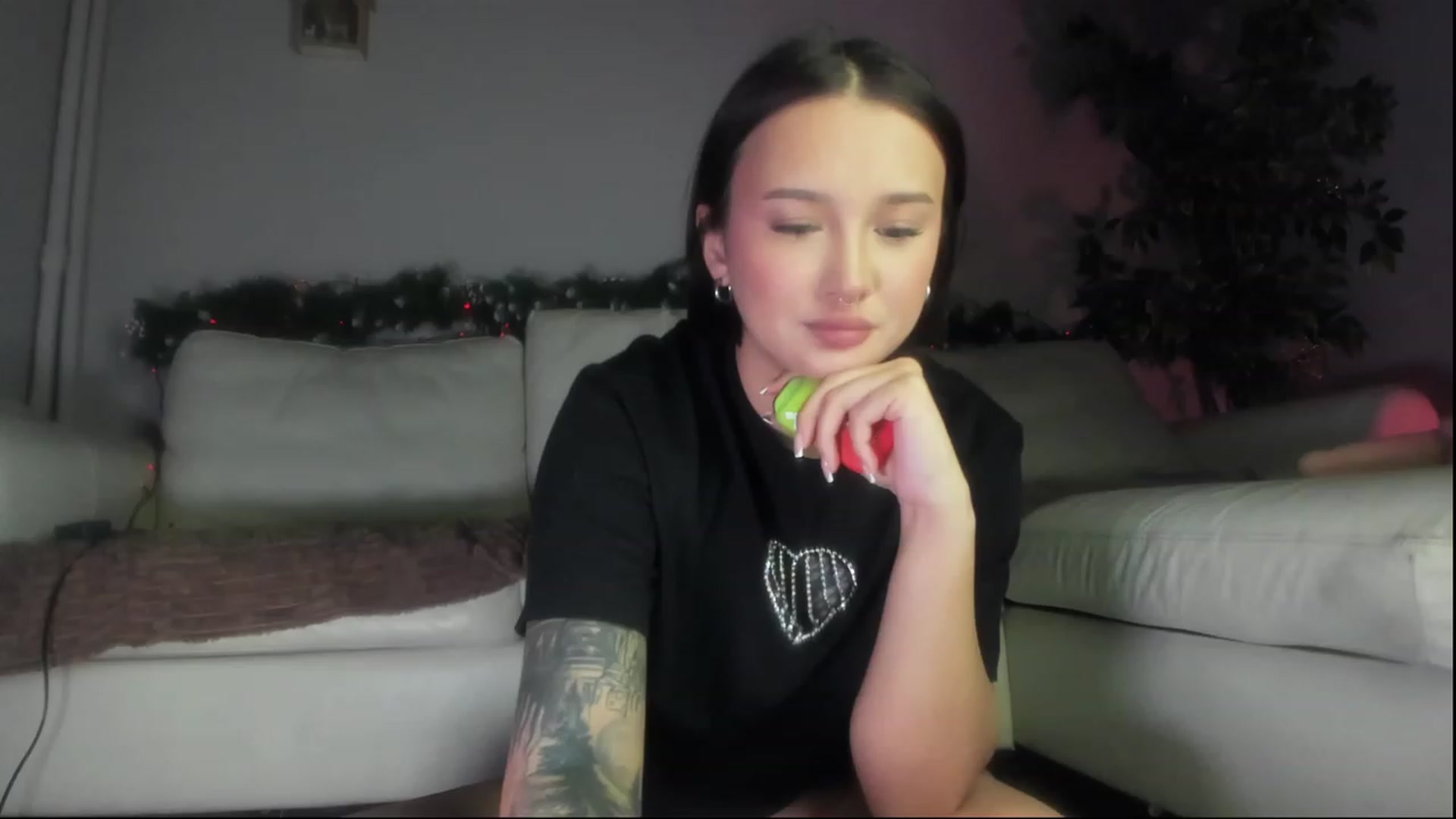 Gallery image thumbnail from Littlewetgirl's myfreecams stream on, 12/21/2023, 11:53 image 11 of 20