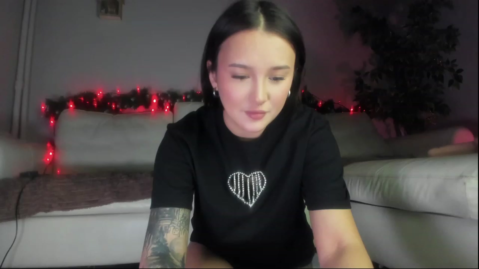Gallery image thumbnail from Littlewetgirl's myfreecams stream on, 12/21/2023, 11:53 image 15 of 20