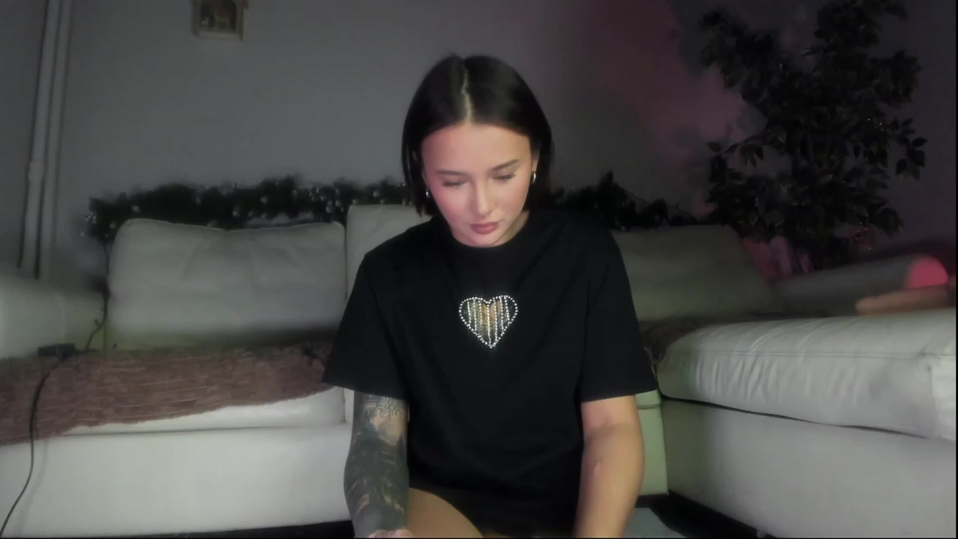 Gallery image thumbnail from Littlewetgirl's myfreecams stream on, 12/21/2023, 11:53 image 14 of 20