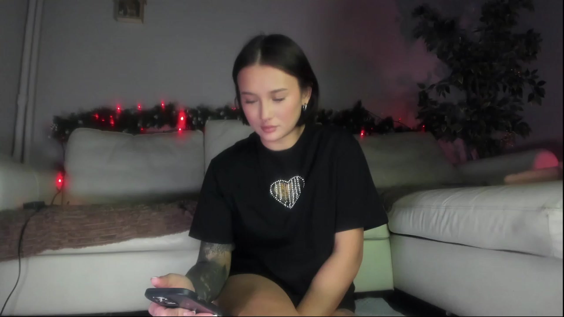 Gallery image thumbnail from Littlewetgirl's myfreecams stream on, 12/21/2023, 11:53 image 18 of 20
