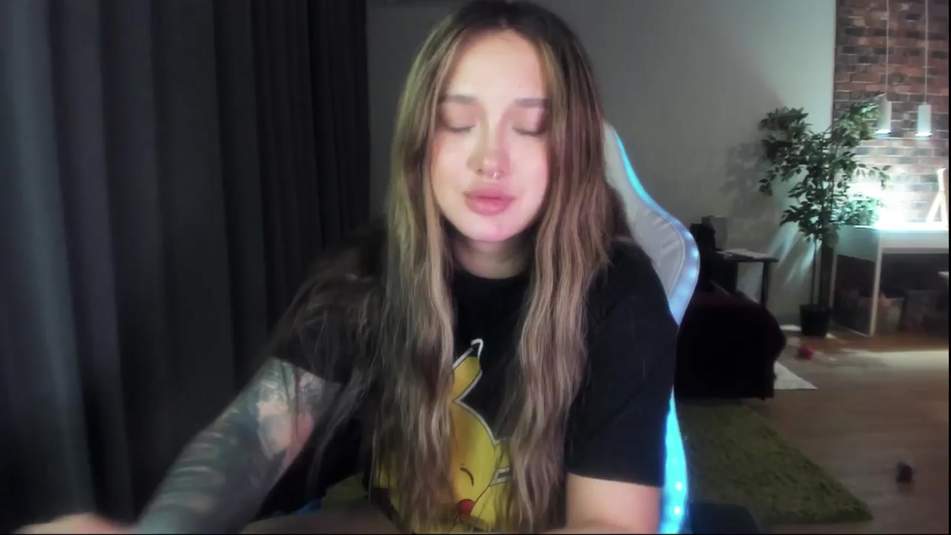 Gallery image thumbnail from Littlewetgirl's myfreecams stream on, 04/25/2024, 15:31 image 16 of 20