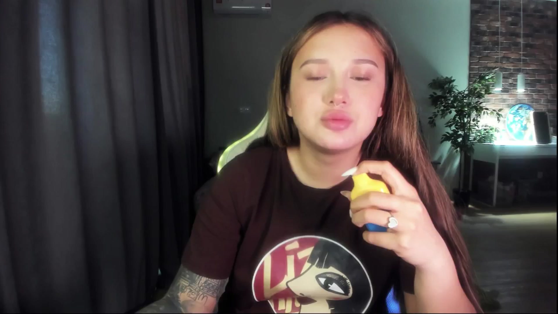 Gallery image thumbnail from Littlewetgirl's myfreecams stream on, 04/27/2024, 07:32 image 13 of 20