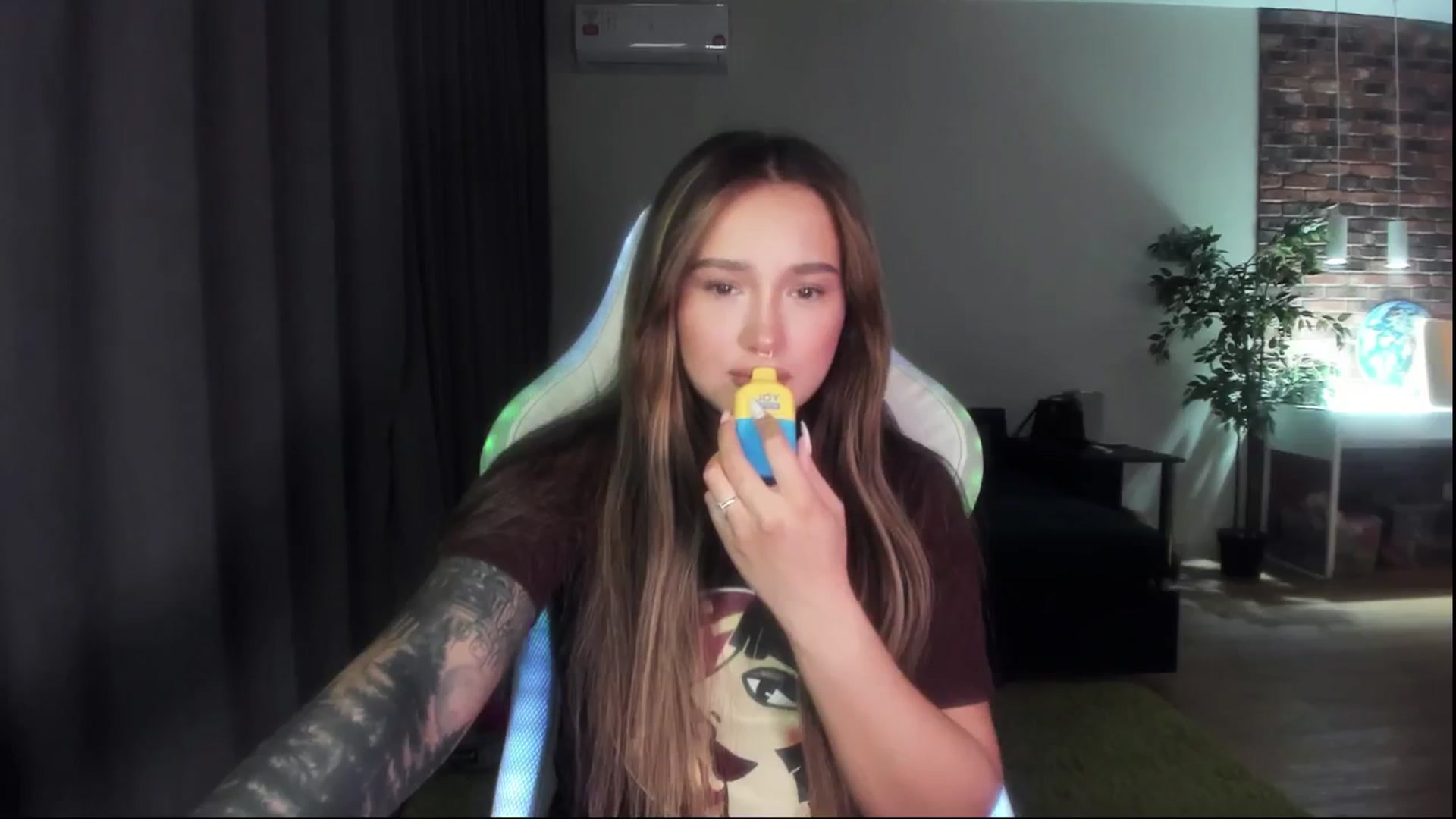 Gallery image thumbnail from Littlewetgirl's myfreecams stream on, 04/28/2024, 15:32 image 3 of 20