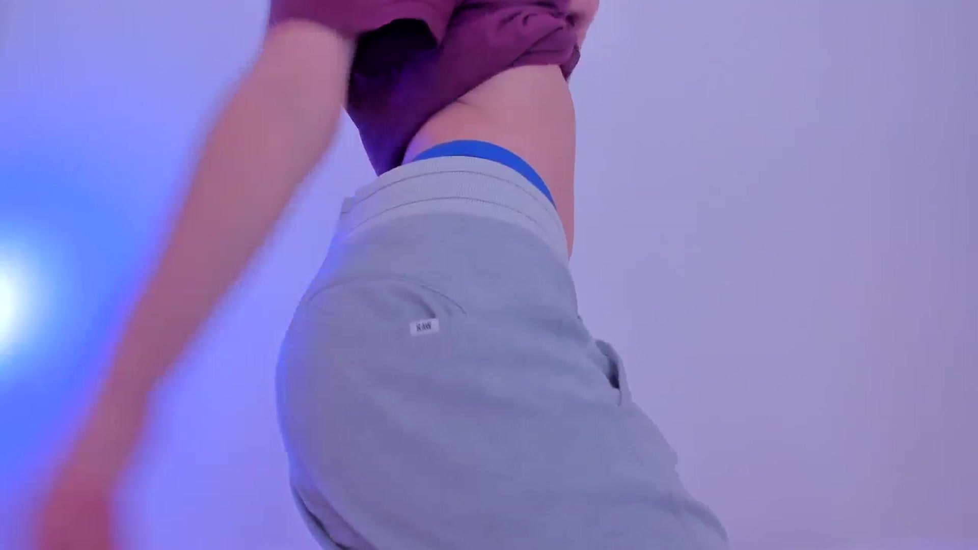 Gallery image thumbnail from LivM_'s myfreecams stream on, 12/08/2023, 09:15 image 7 of 20
