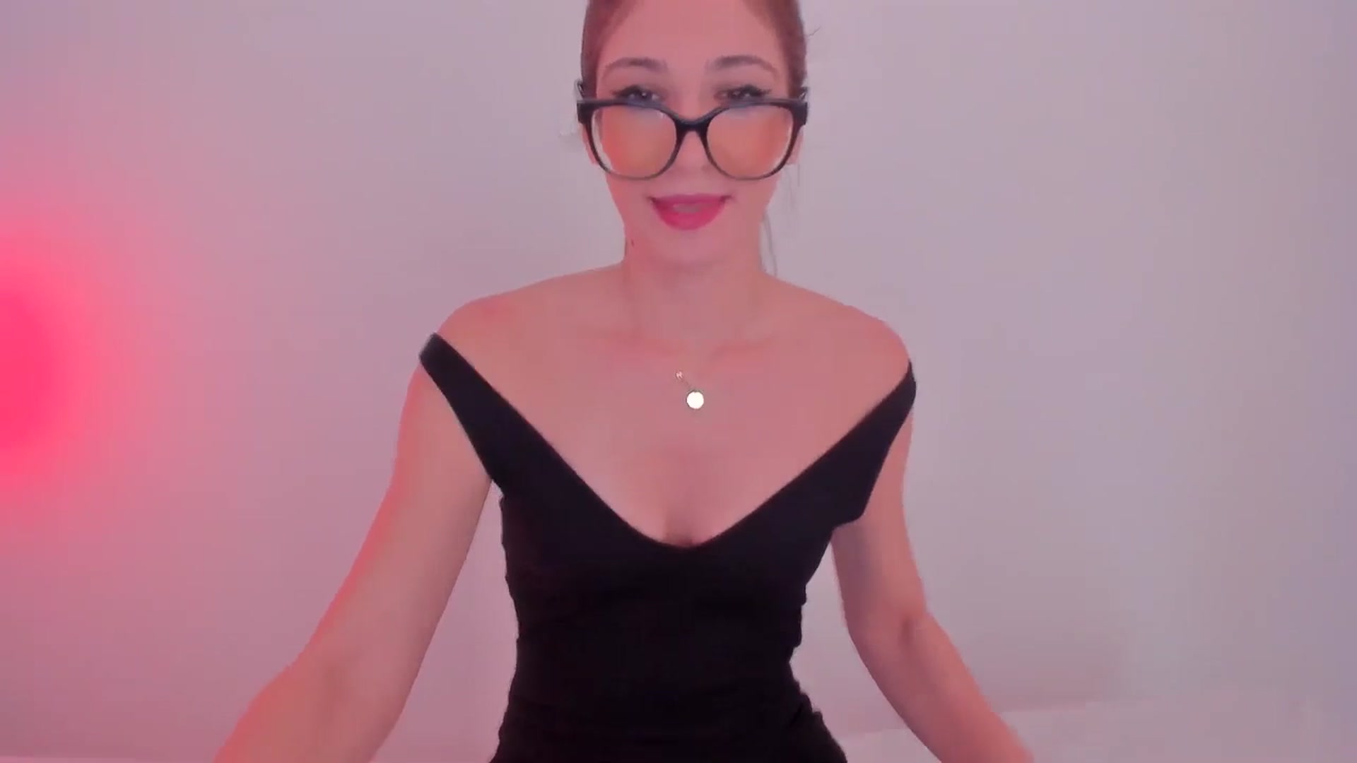 Gallery image thumbnail from LivM_'s myfreecams stream on, 12/08/2023, 09:15 image 20 of 20