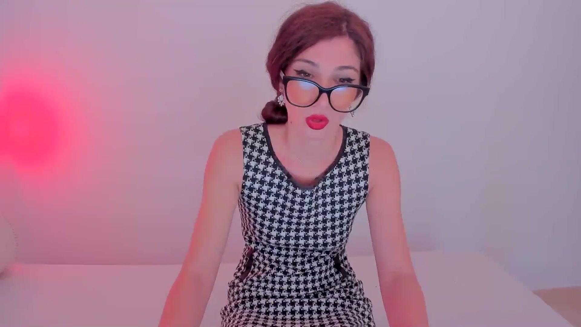 Gallery image thumbnail from LivM_'s myfreecams stream on, 12/10/2023, 09:40 image 6 of 20
