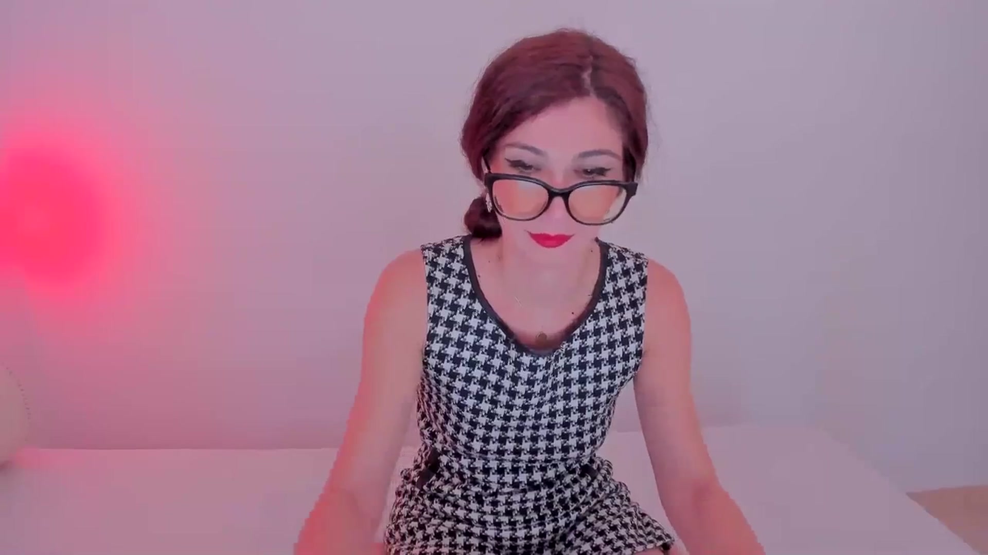Gallery image thumbnail from LivM_'s myfreecams stream on, 12/10/2023, 09:40 image 3 of 20