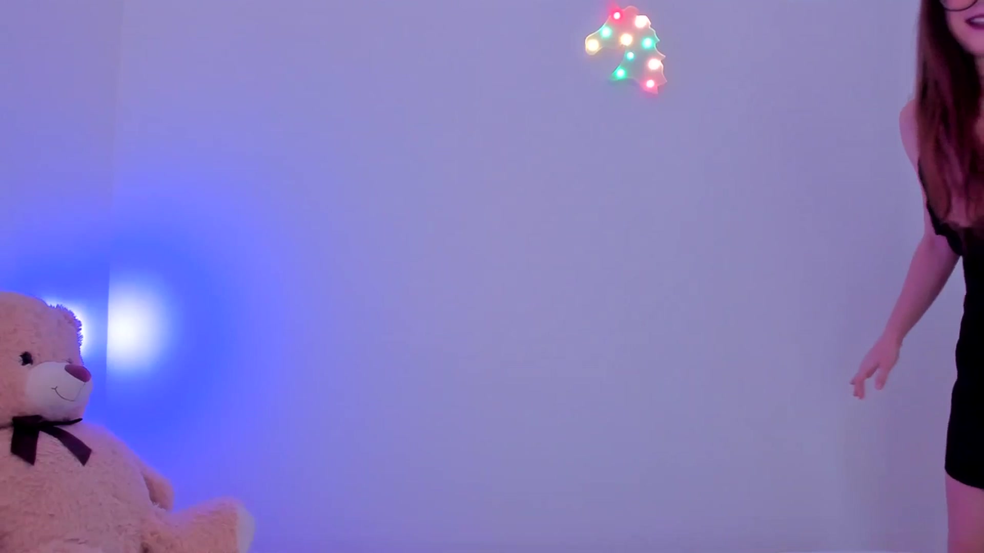 Gallery image thumbnail from LivM_'s myfreecams stream on, 12/17/2023, 09:15 image 5 of 20