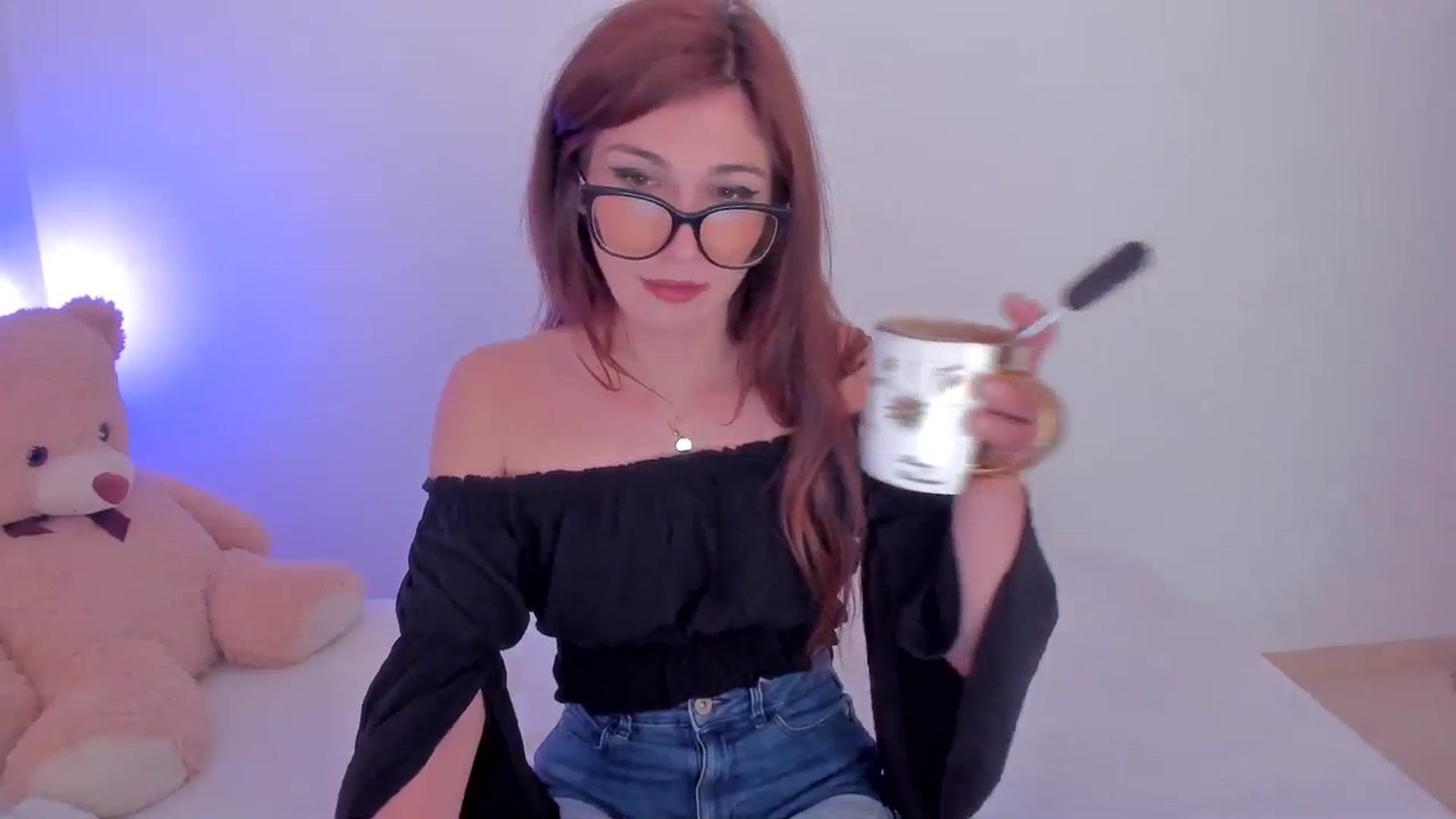 Gallery image thumbnail from LivM_'s myfreecams stream on, 12/31/2023, 10:07 image 16 of 20