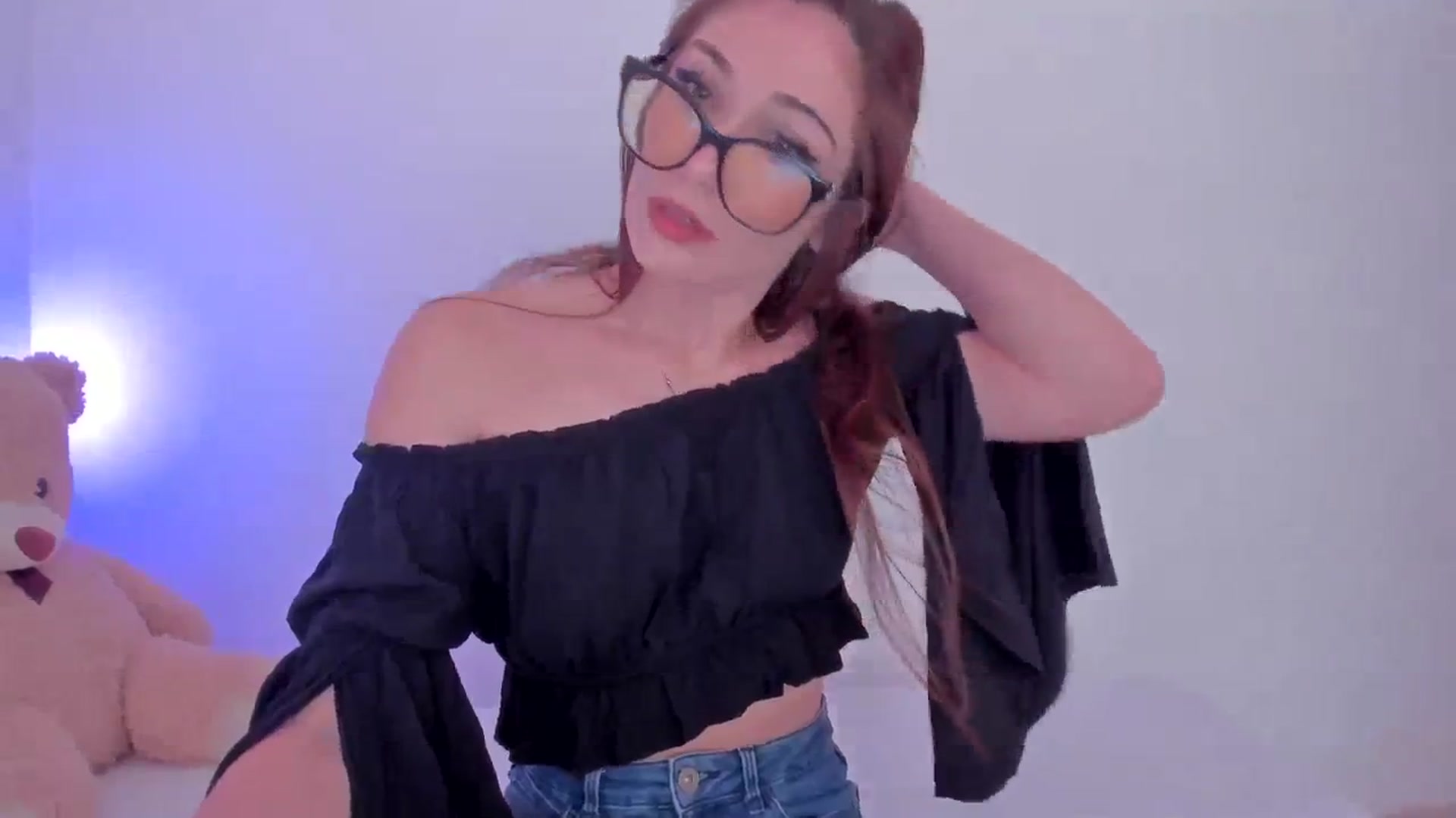 Gallery image thumbnail from LivM_'s myfreecams stream on, 12/31/2023, 10:07 image 10 of 20