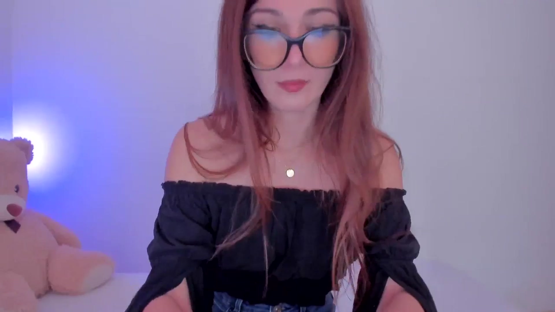 Gallery image thumbnail from LivM_'s myfreecams stream on, 12/31/2023, 10:07 image 7 of 20