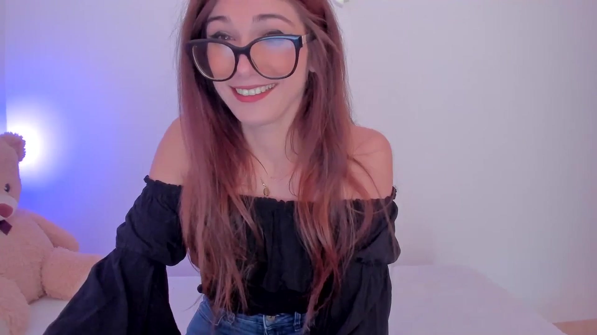 Gallery image thumbnail from LivM_'s myfreecams stream on, 12/31/2023, 10:07 image 18 of 20